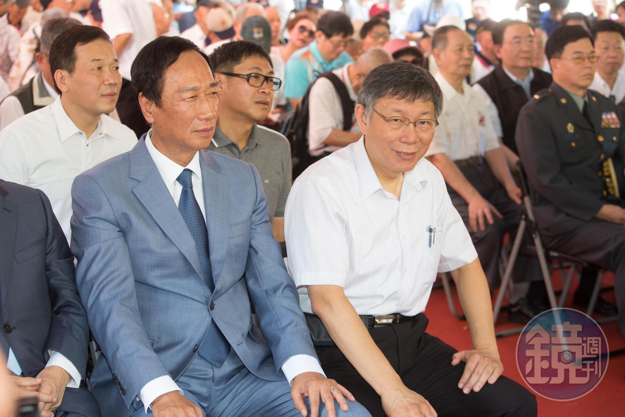 郭台銘（前排左）自從宣布不選總統後，除了推「郭家軍」外，動向備受關注。