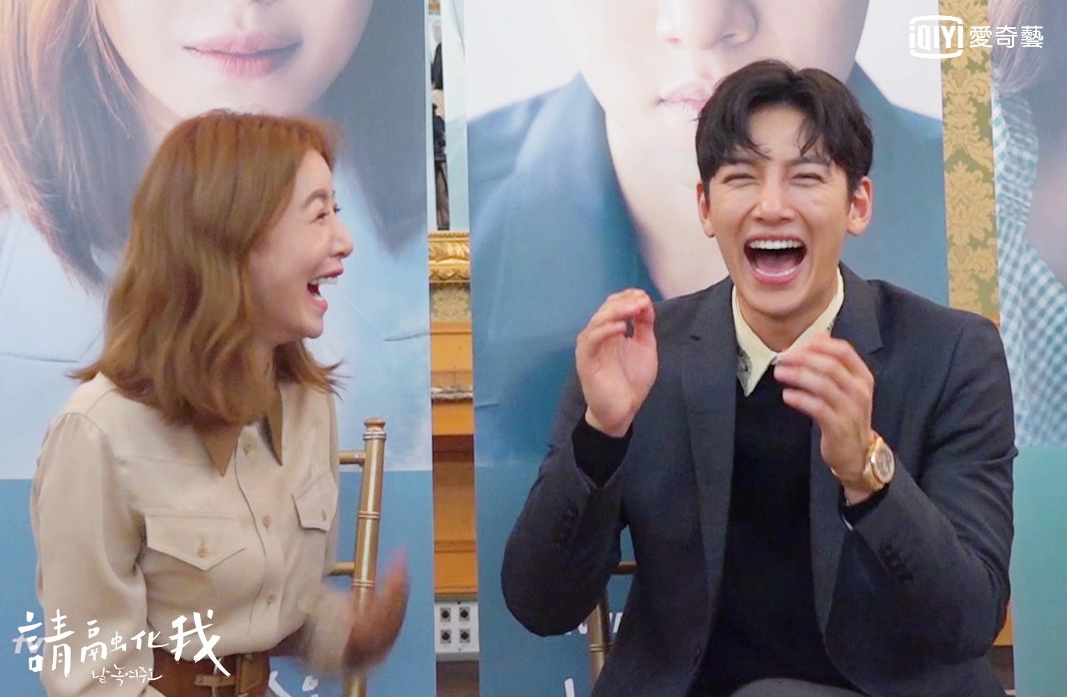 池昌旭（右）與尹世雅（左）在韓劇《請融化我》首度合作，受訪時互動熱烈。（愛奇藝台灣站提供）