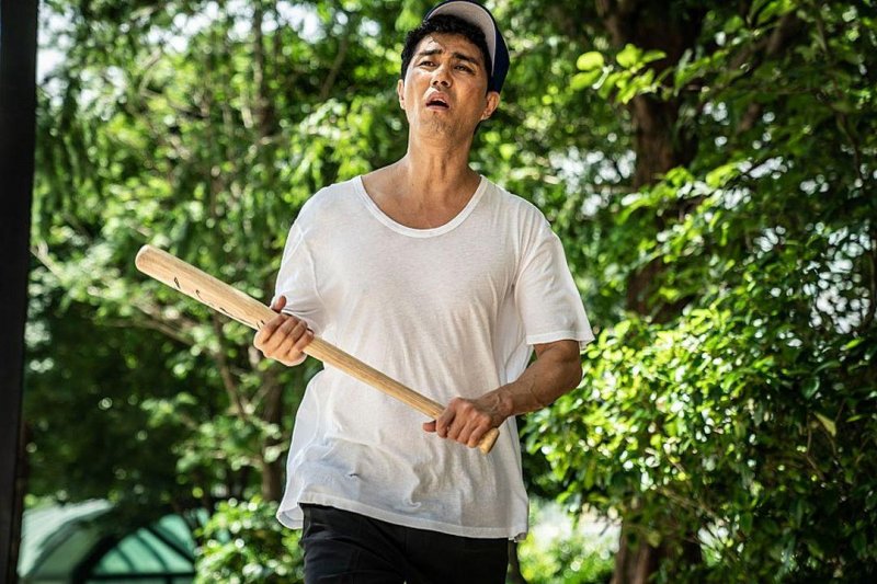 《加油吧！李先生》車勝元飾演頭腦簡單的李先生，是鄰里的開心果。（車庫娛樂）