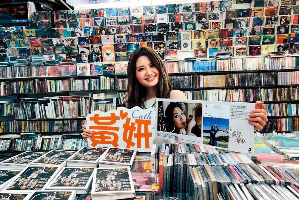 黃妍出道1年,推出個人全新創作專輯《黃妍說》,用14首歌曲述說不同的故事。(翻攝自黃妍IG)