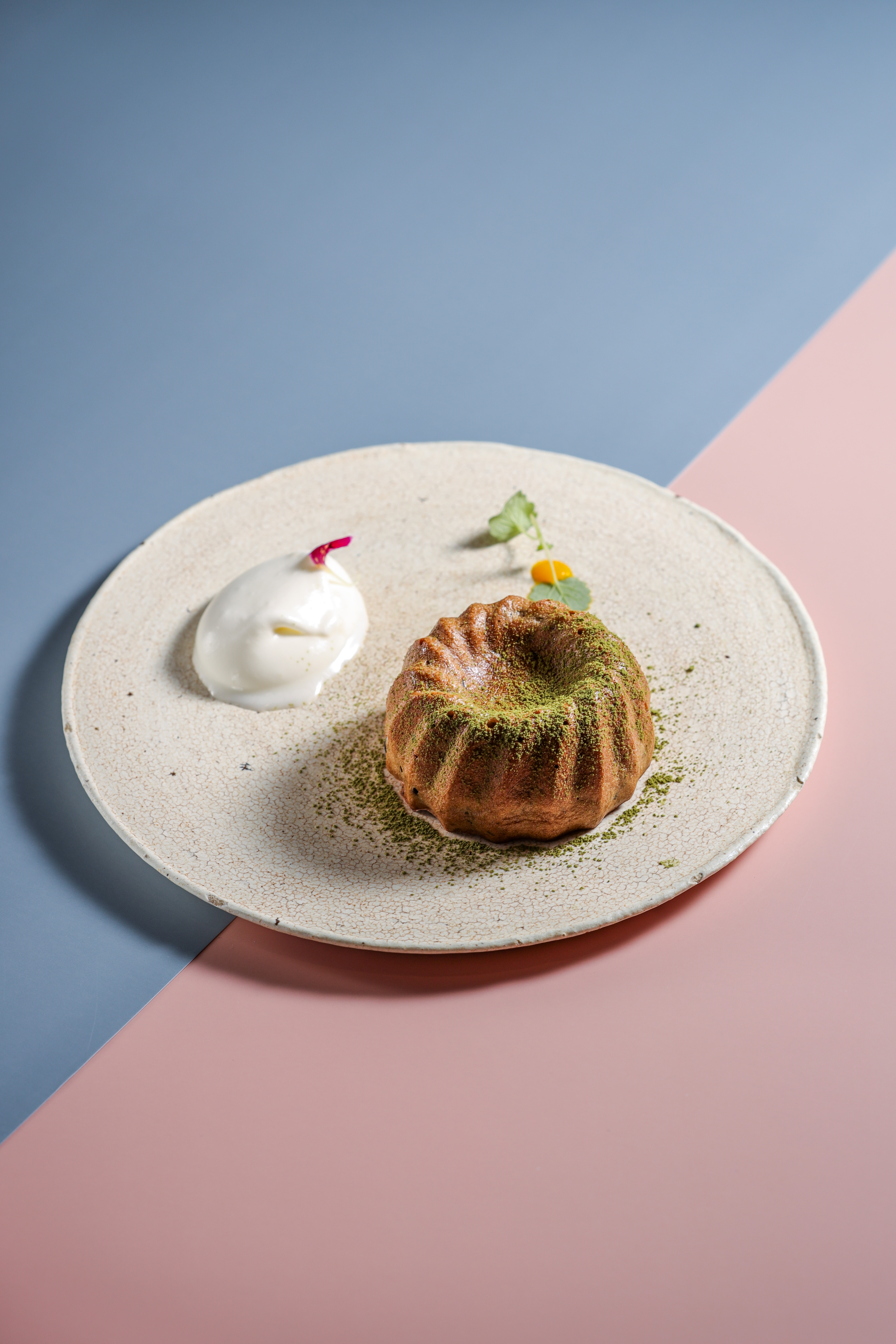 「Signature Mochi」的內在是Q糯紅豆煎茶年糕，外層烤得酥脆。（120元／份）
