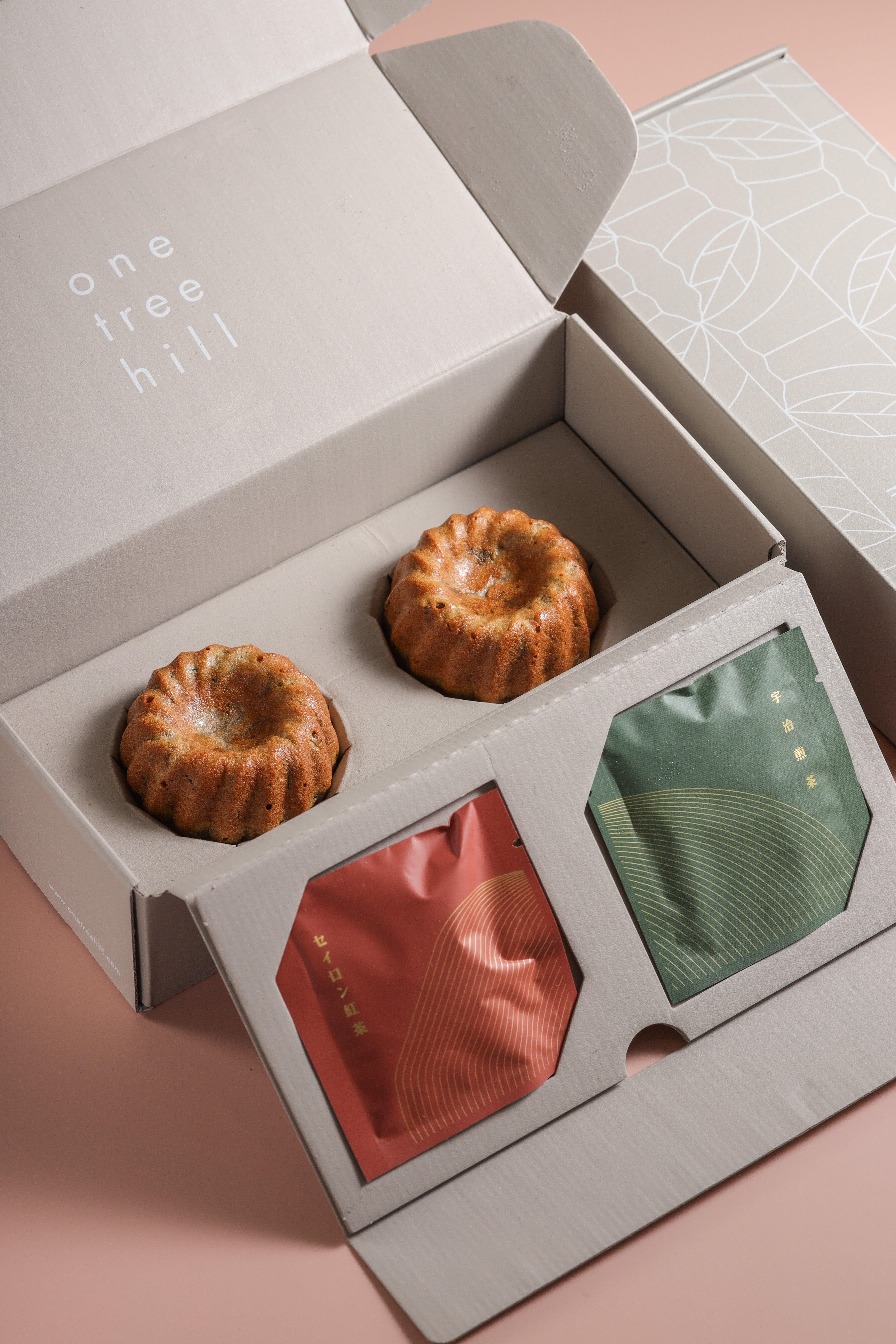 「One Tree Hill Teatime」禮盒有Signature Mochi、帶有焦糖香氣的紅茶、宇治煎茶。（380元／盒） 