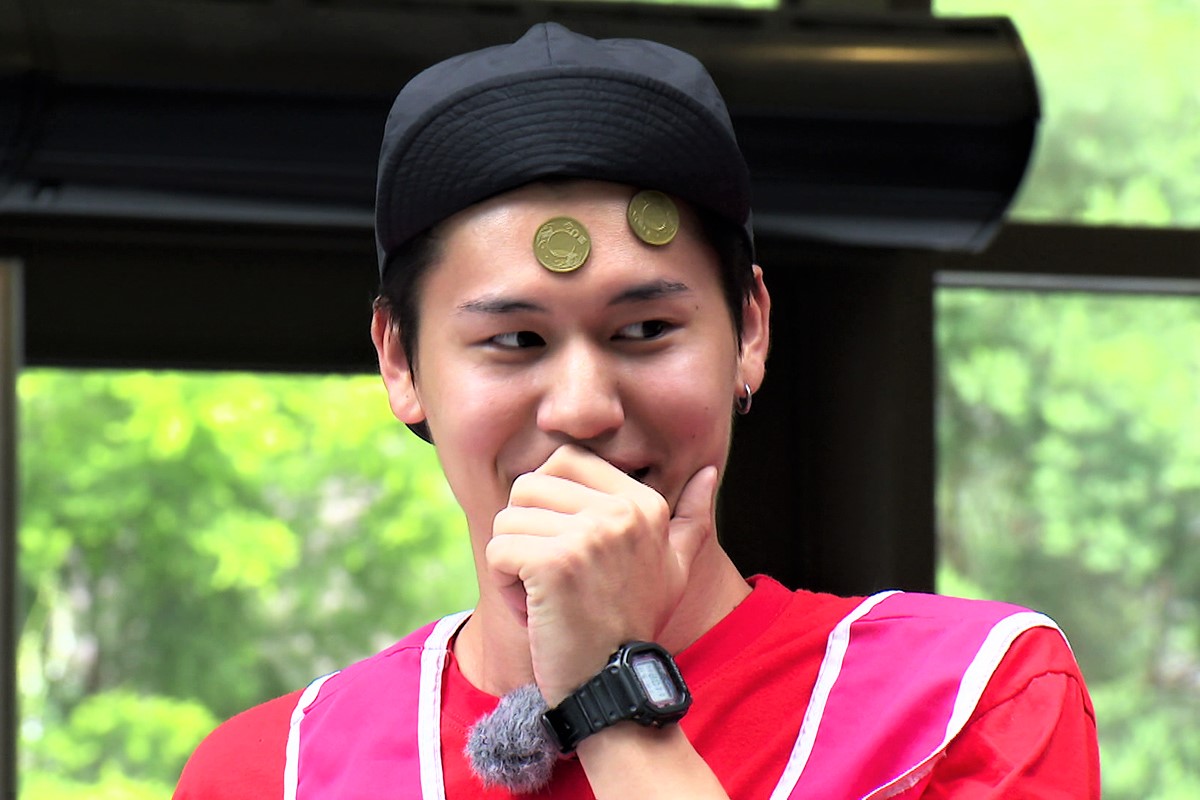 風田玩遊戲闖關失敗，又害隊友喪失賺錢機會，滿臉愧疚。（台視提供）