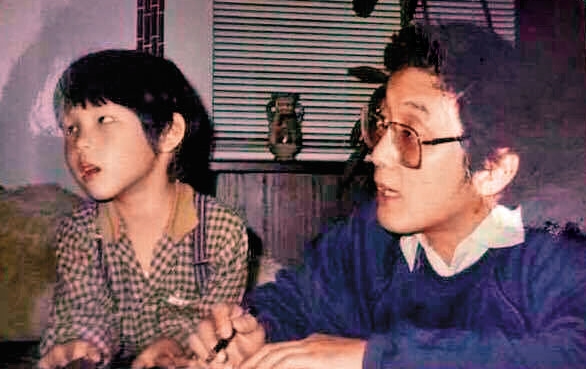 吳怡農（左）說，從小父親（右）便是自己的偶像。（翻攝臉書）
