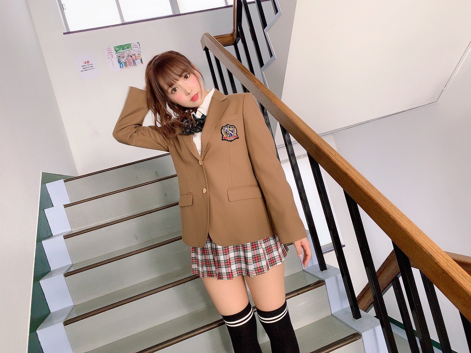 三上悠亞難得以清純校園高校生亮相。（翻攝自三上悠亞推特）