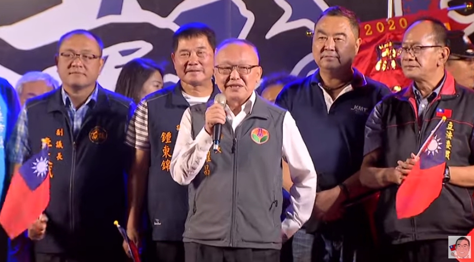苗栗縣長徐耀昌（18日）參加韓粉主辦的挺韓造勢活動，卻在台上批評同婚「會絕子絕孫」。（翻攝自陳清茂YouTube頻道）