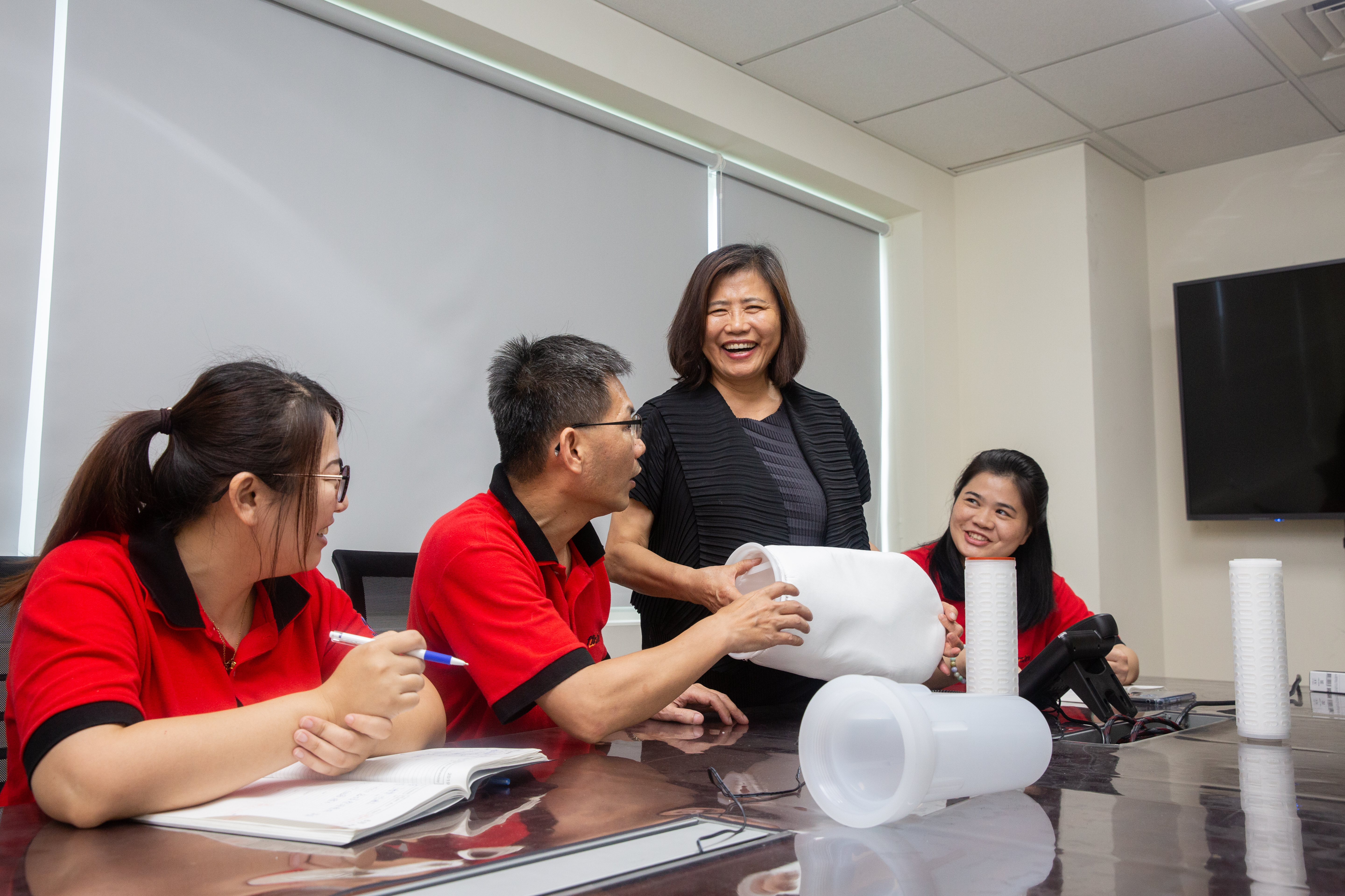 吳玲美習慣用媽媽式關懷關心員工，在員工眼中是慈母的角色。