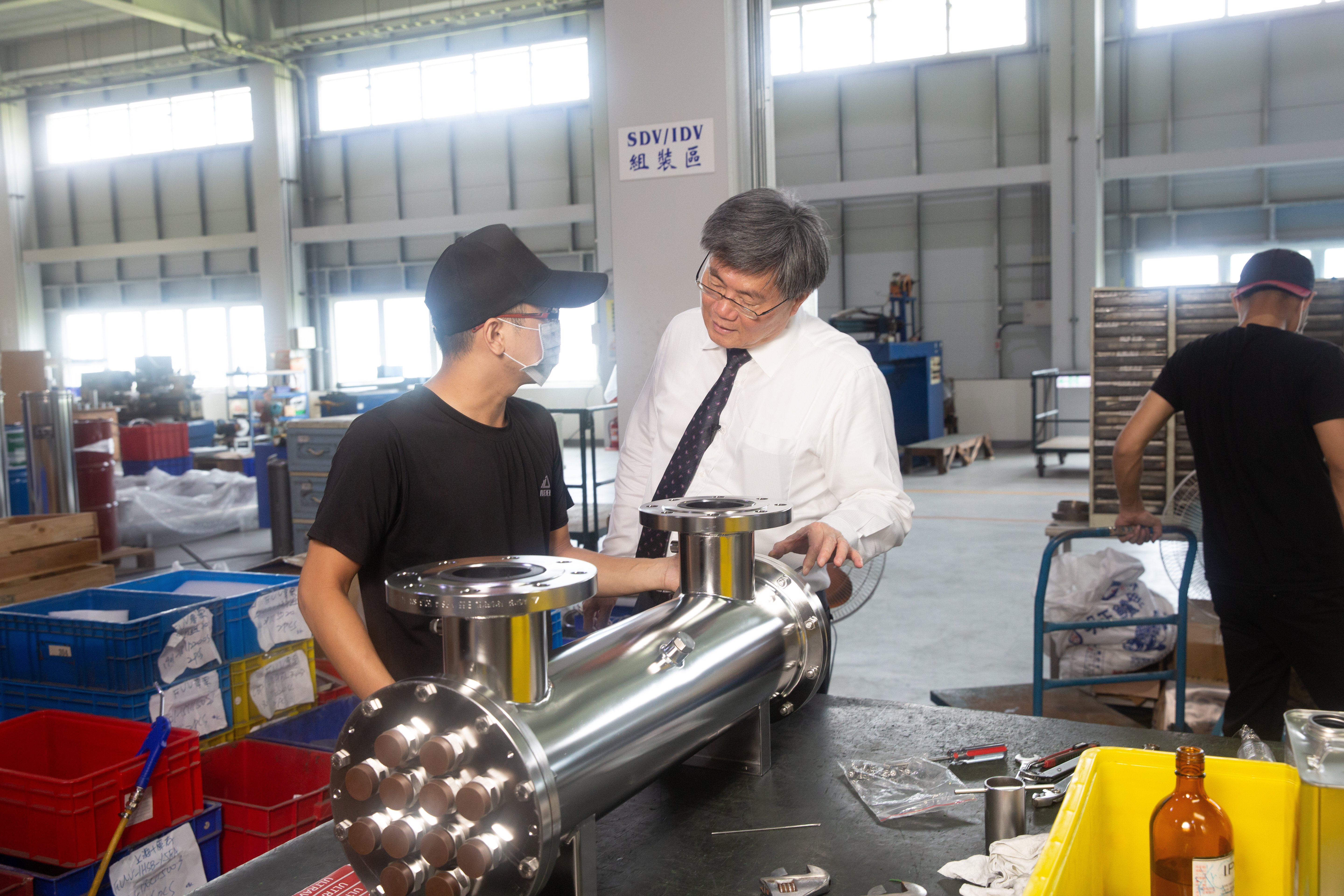 何兆全很信任員工，因此員工凝聚力很好。