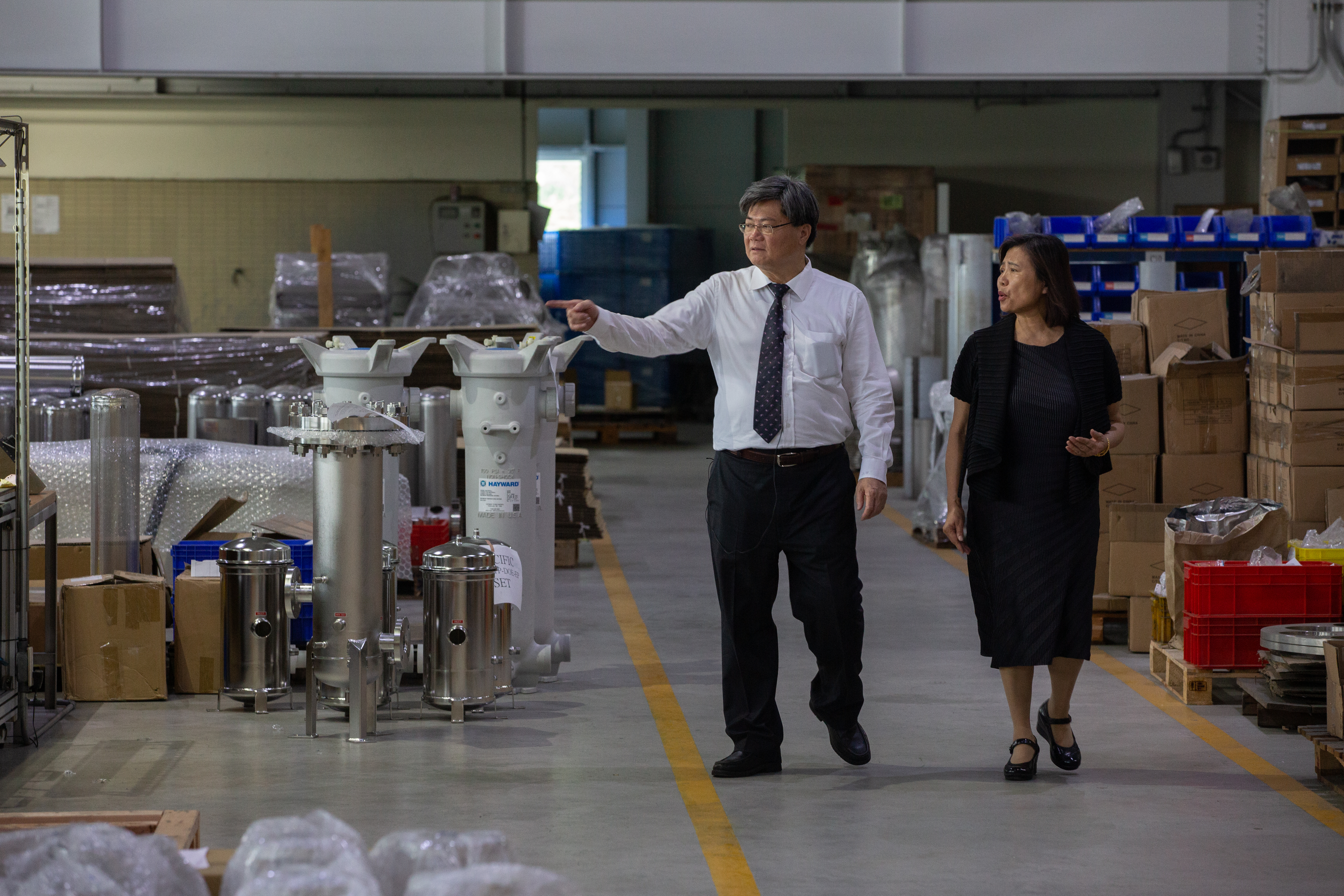 何兆全（左）與吳玲美（右）既是夫妻又是事業夥伴，攜手將旭然打造成全台最大工業用液體過濾設備與耗材製造商。