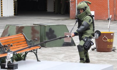 國軍未爆彈小組旋即抵達現場，初步研判是二戰時軍用砲彈。示意圖非現場（翻攝自中華民國後備憲兵論壇）