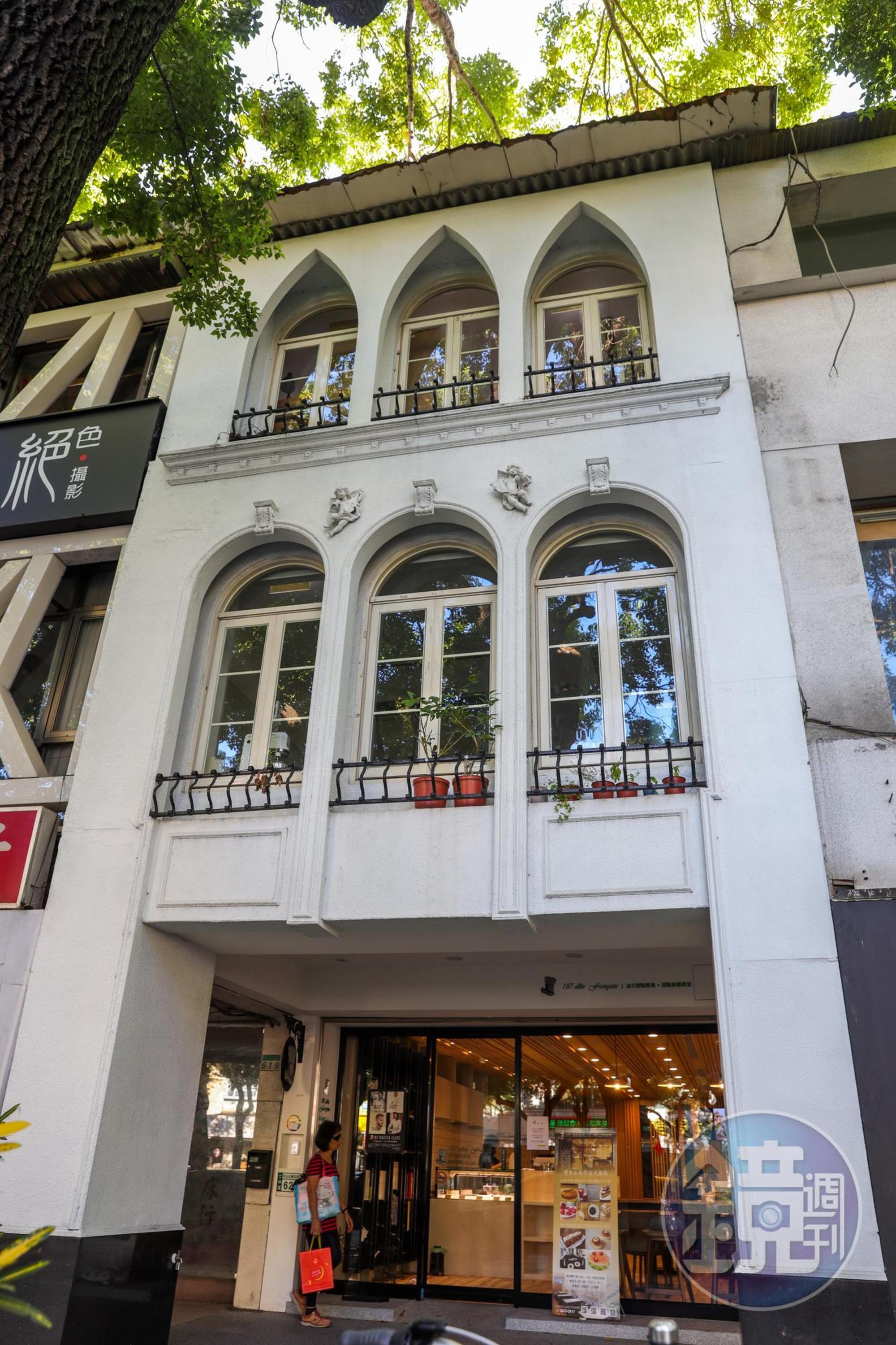 「187巷的法式甜點咖啡」一樓是甜點店,二樓是專業甜點教室,邀請大師開班授課,造福不少烘焙圈人士。