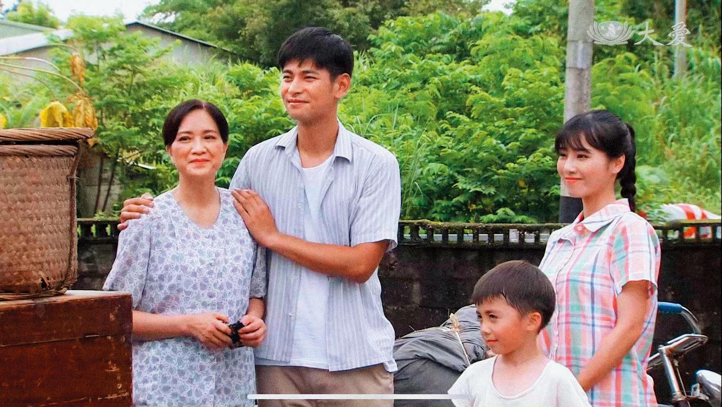 洪淇(右一)轉型當演員並苦練台語。(洪淇提供)