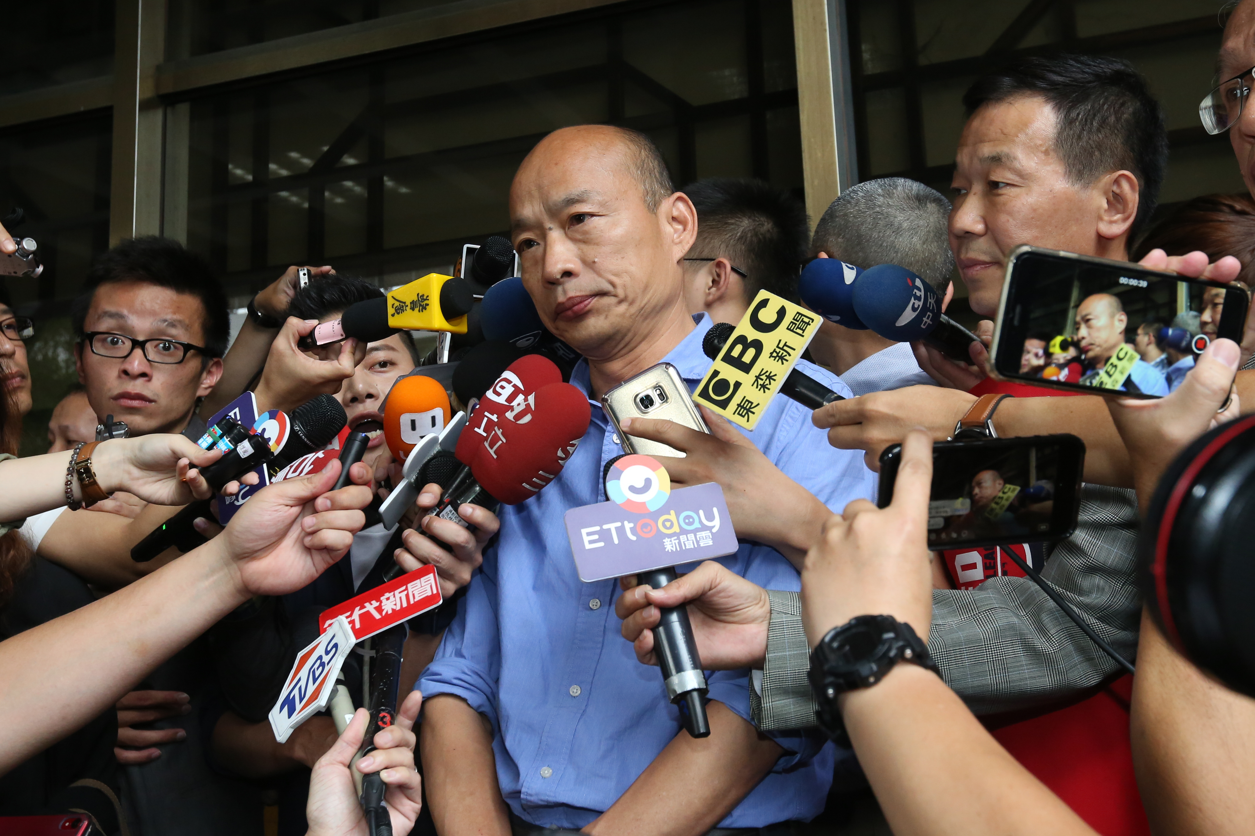 國民黨總統參選人韓國瑜批陸委會言行自我閹割主權、干預司法獨立性。