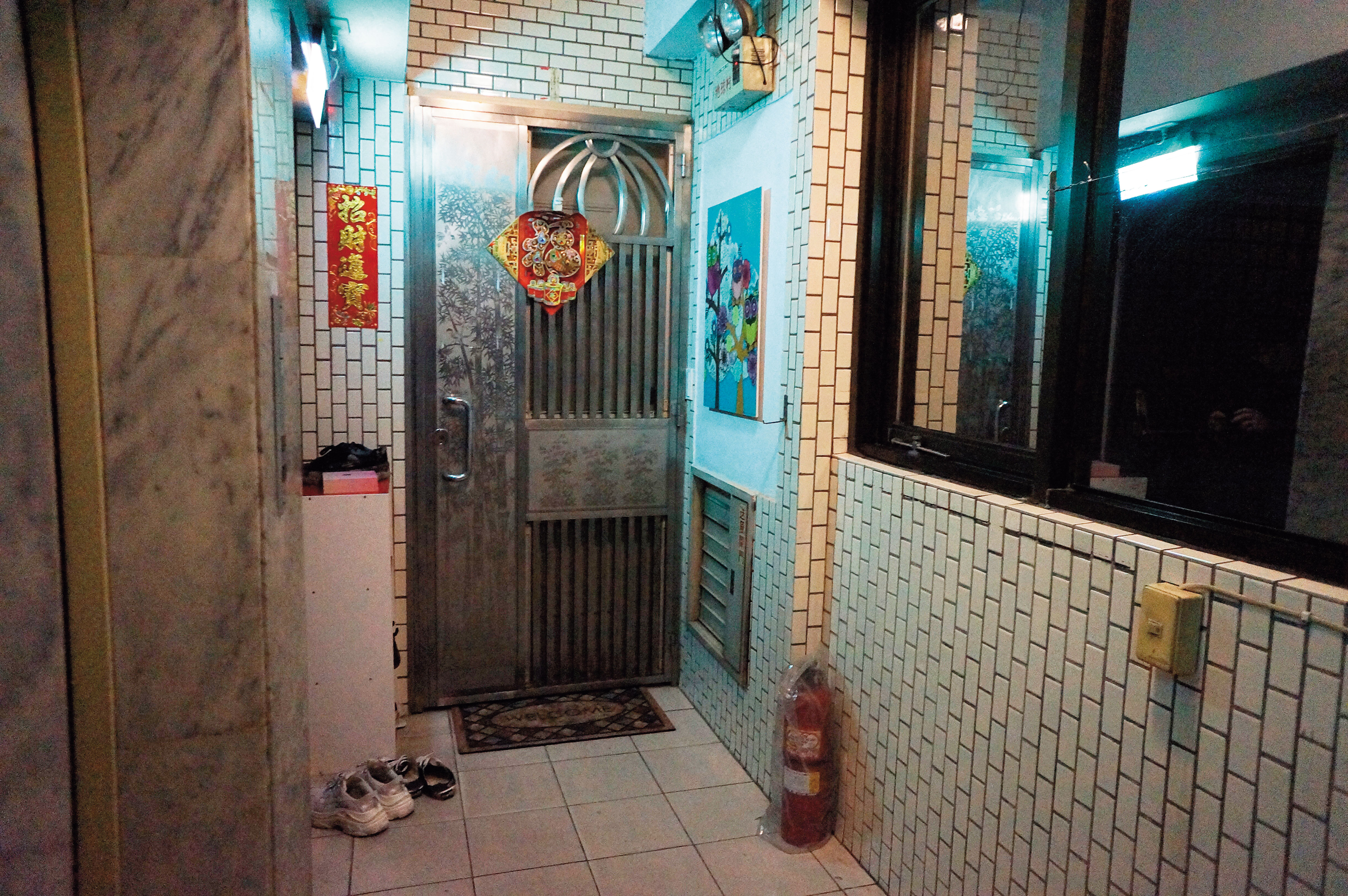 胡嘉嘉母女不繳房租，仍大剌剌住在租屋處。（讀者提供）