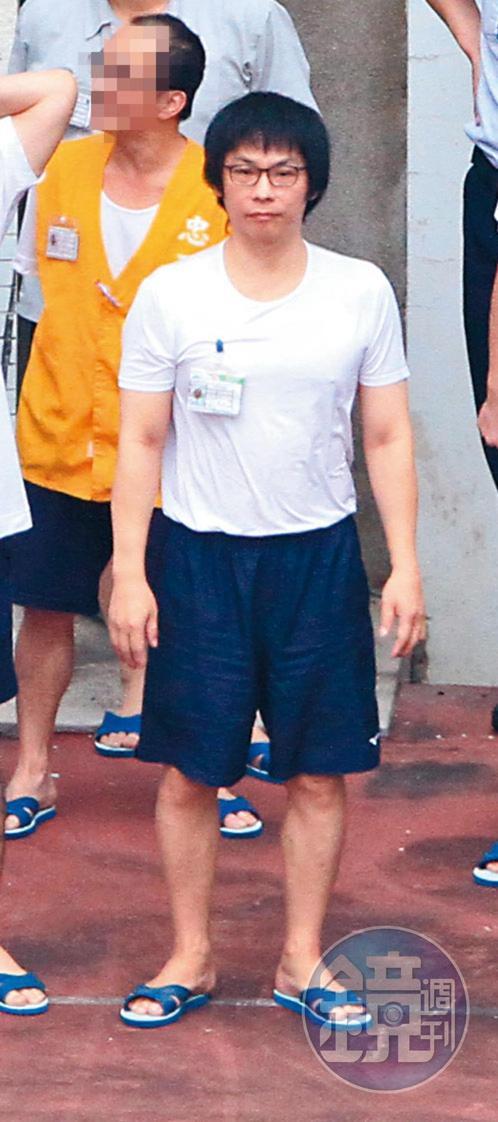 留著略長頭髮、鋸齒狀瀏海的蕭仁俊。