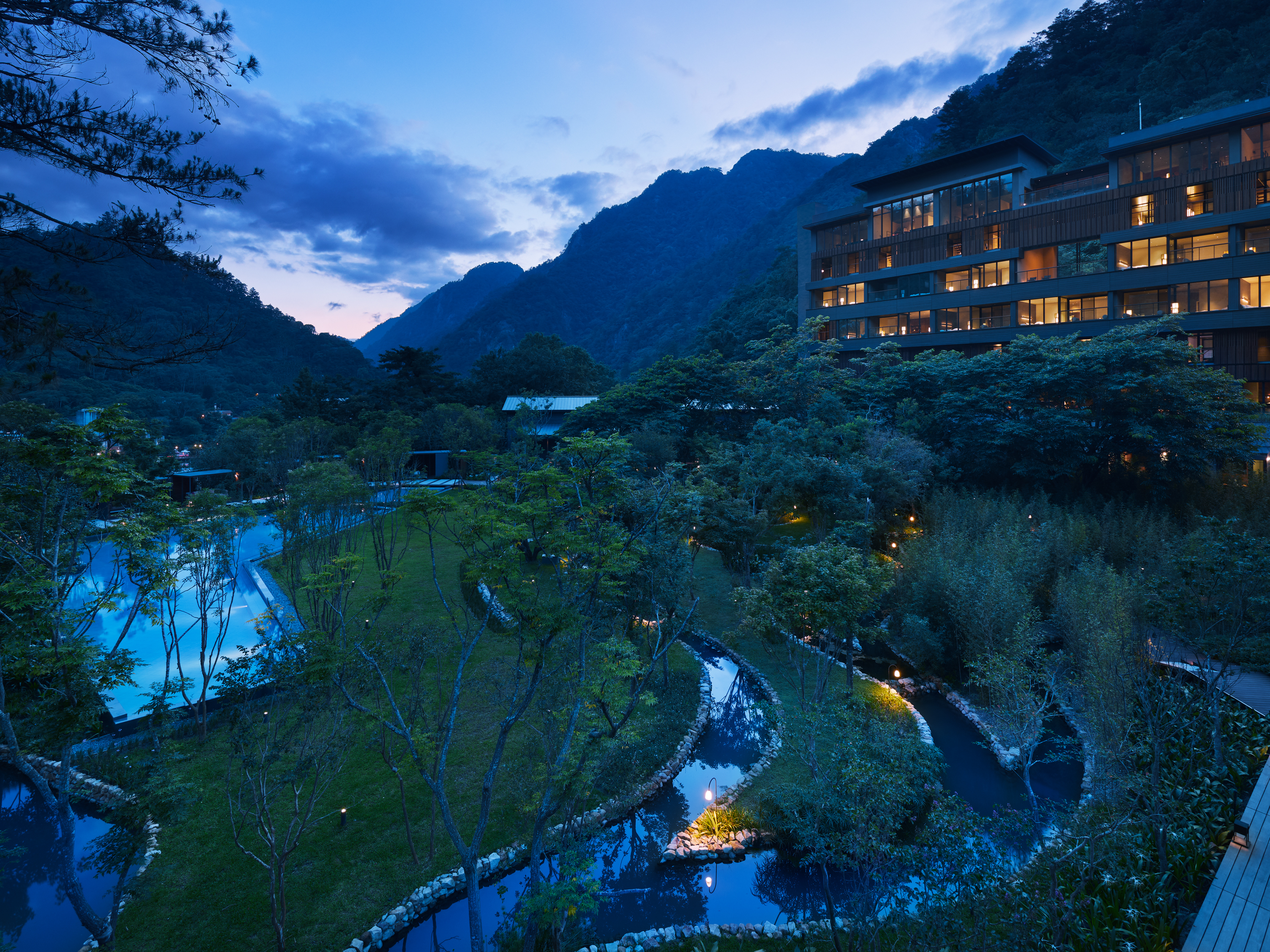 星野集團選在台中谷關設點，當地擁有美麗的自然景致。（星野集團提供）