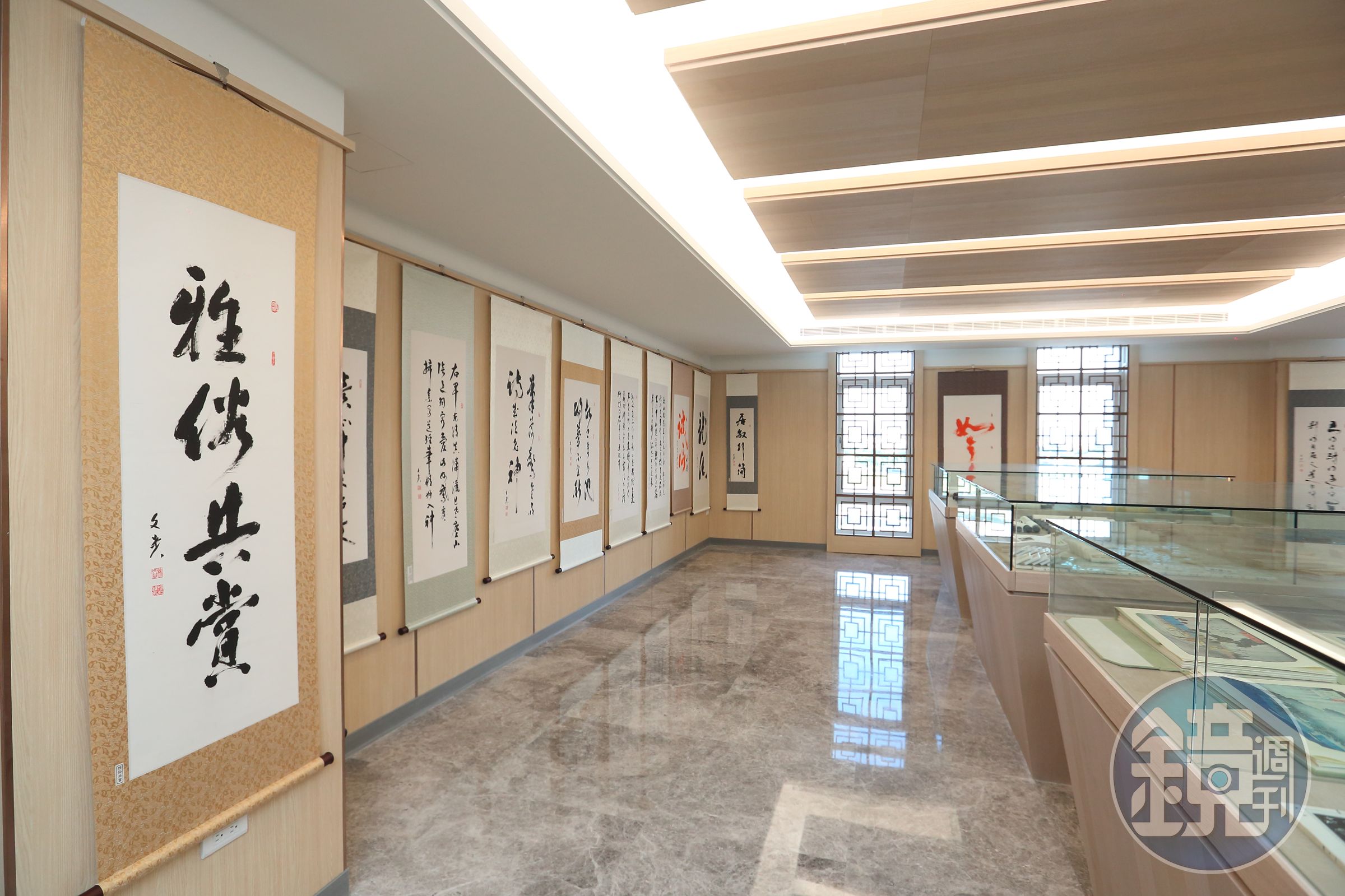 豐興總部特別規劃出展示空間，擺放林文貴的書法作品。