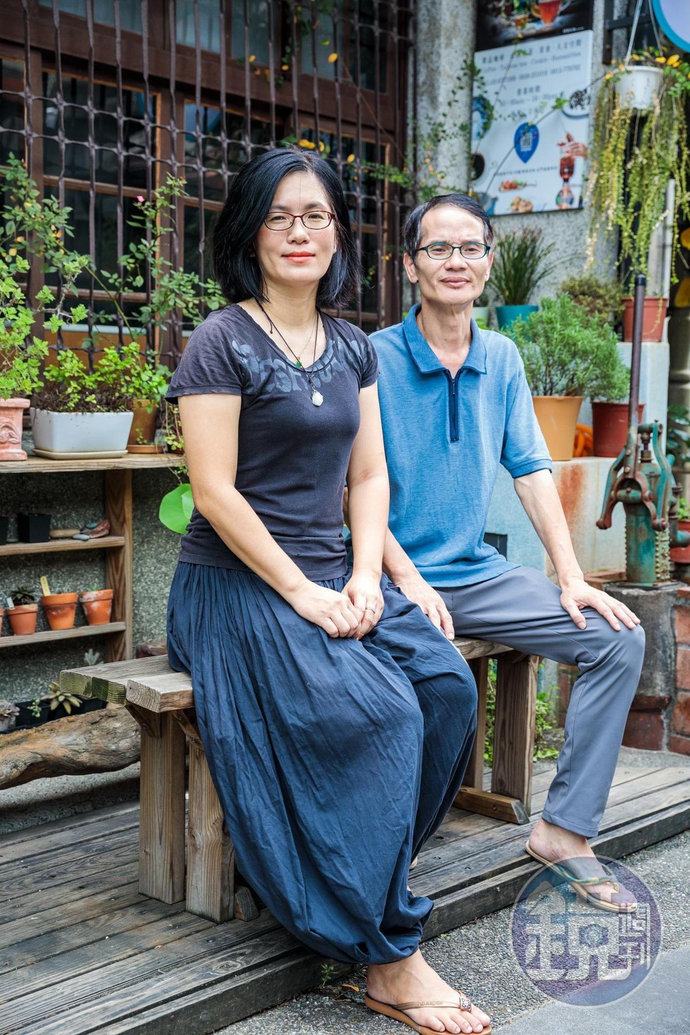 店主張恆瑞（圖右）與友人共同開立一間屬於頭城的咖啡店。