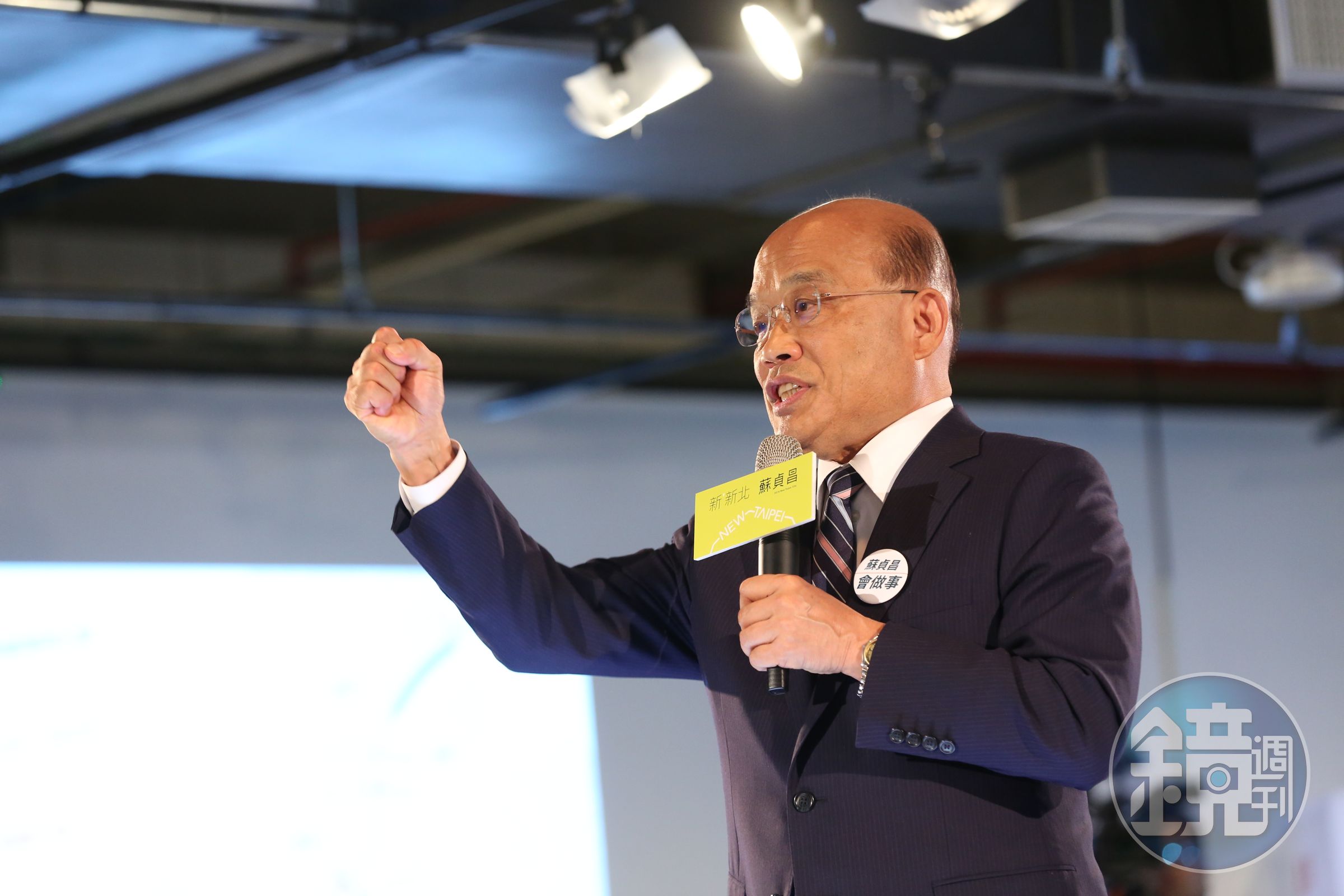 針對淡水箱屍案主嫌有意來台投案，行政院長蘇貞昌表示港府之前不辦此案，突然間態度一變，非常詭異。