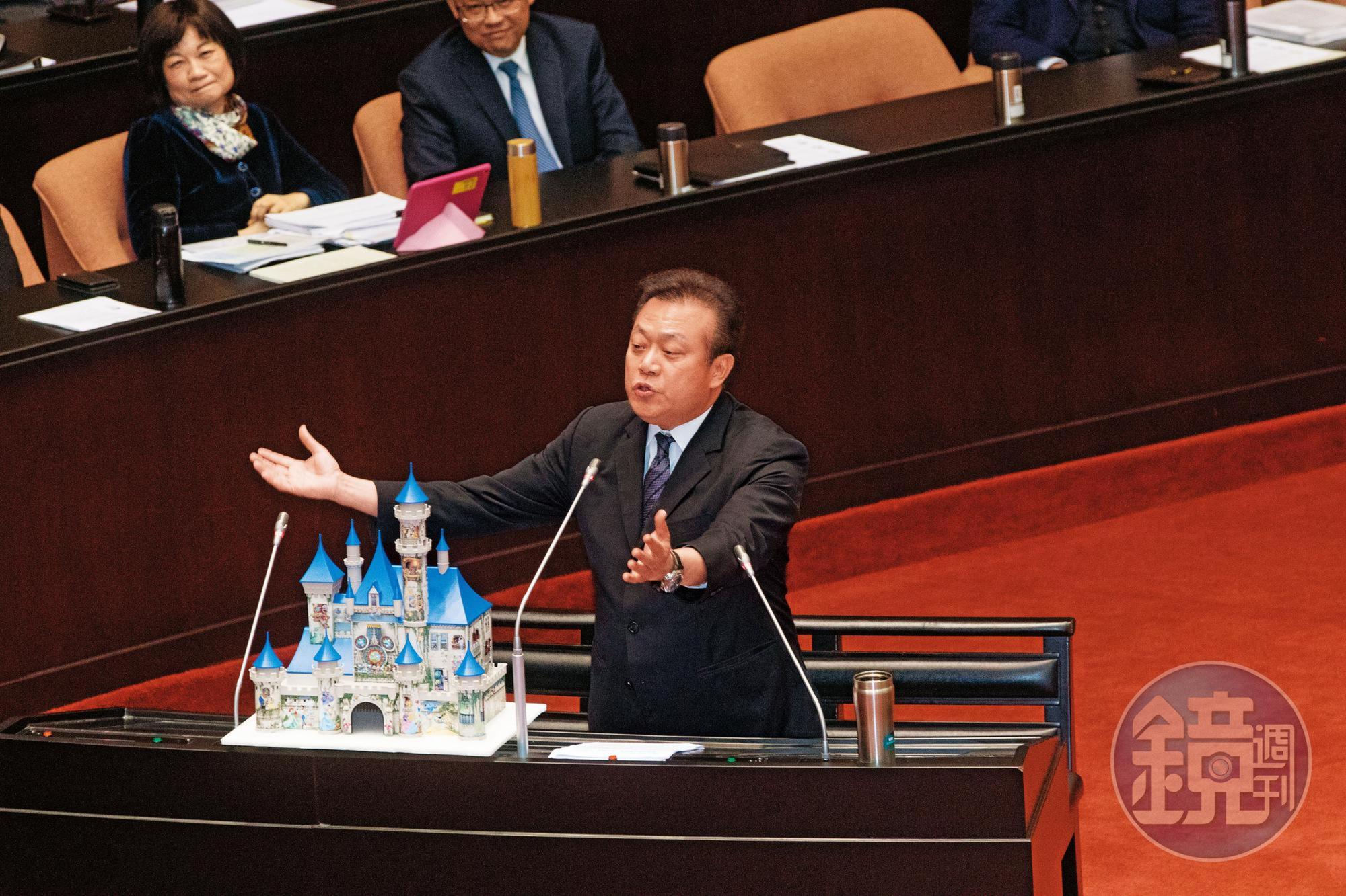 蘇震清是屏東縣3連霸立委，地方政治實力雄厚，也是未來熱門的屏東縣長候選人之一。