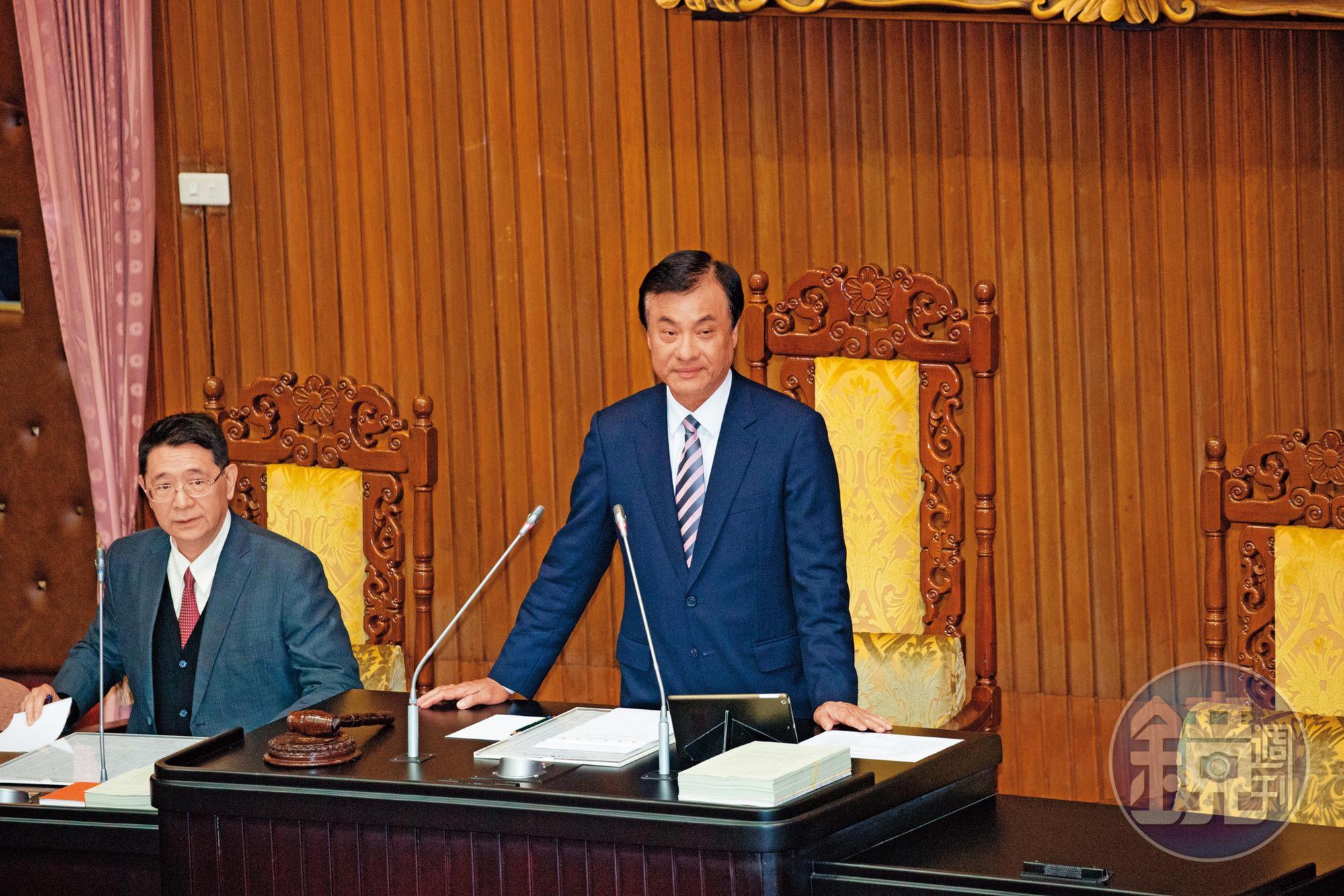 立法院長蘇嘉全是首位非國民黨出身的國會議長，議事主持中立，獲藍綠肯定。