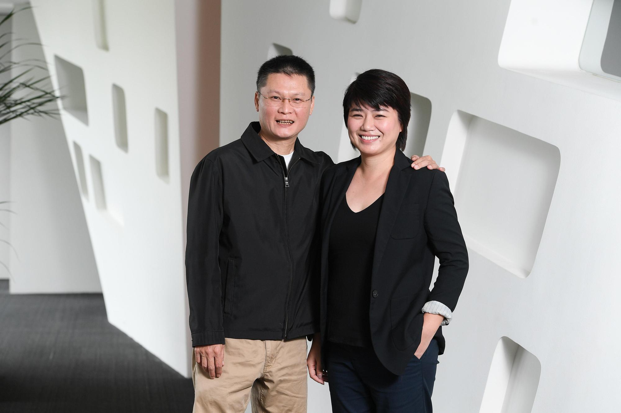 嚴藝文（右）坦言戲劇演出邀約雖然減少，但如果李安導演邀約，「露點貼錢也要拍」。（三立提供）