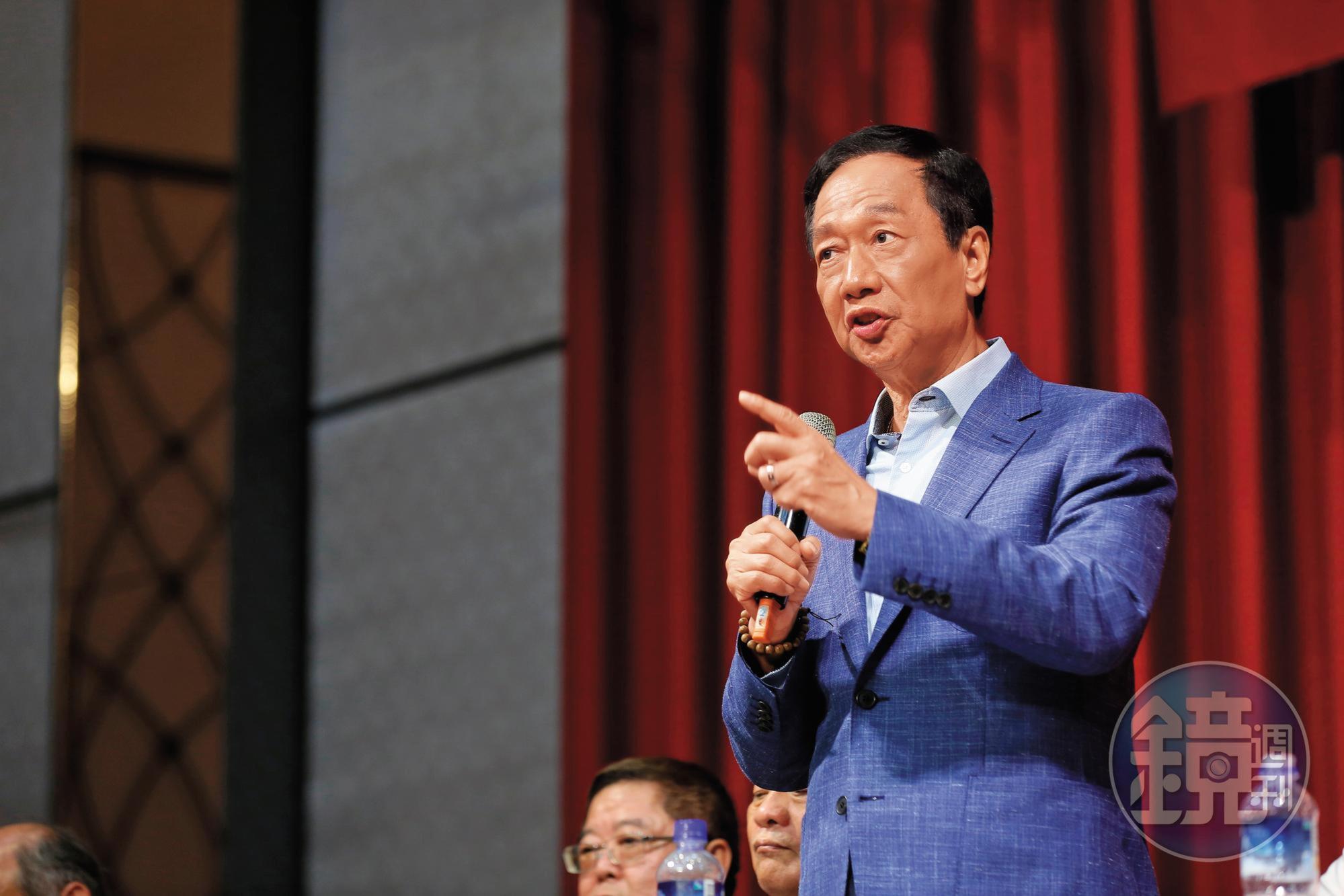 郭台銘不滿廣州廠貨款爭議延燒，在信義富邦自家召開滅火會議，當場飆罵黃秋蓮、戴正吳等人。