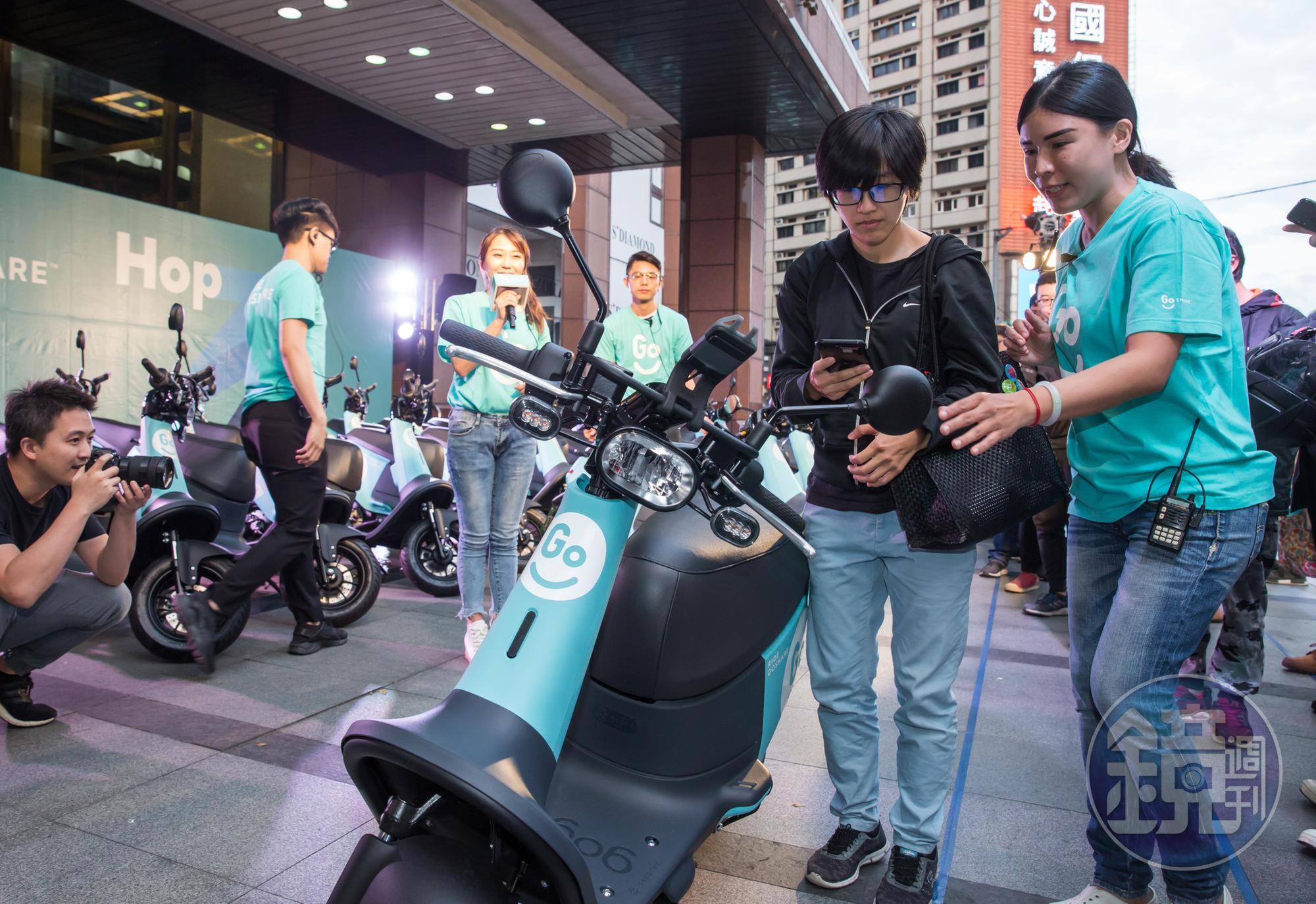 GoShare正式揮軍台北市,採用最新綠牌電動車VIVA為租賃車款,有別於桃園的Gogoro 2。