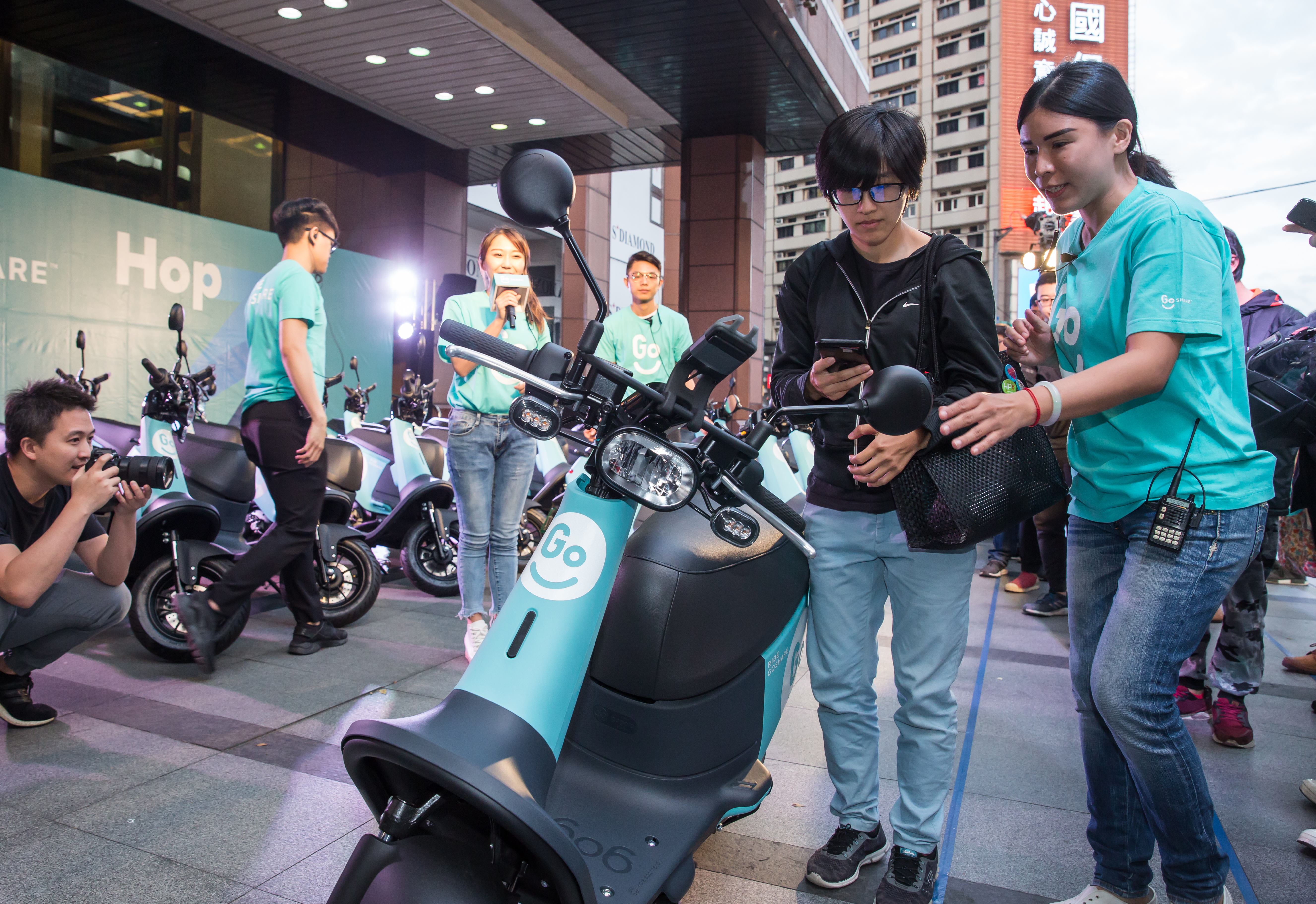 GoShare正式揮軍台北市,採用最新綠牌電動車VIVA為租賃車款,有別於桃園的Gogoro 2。