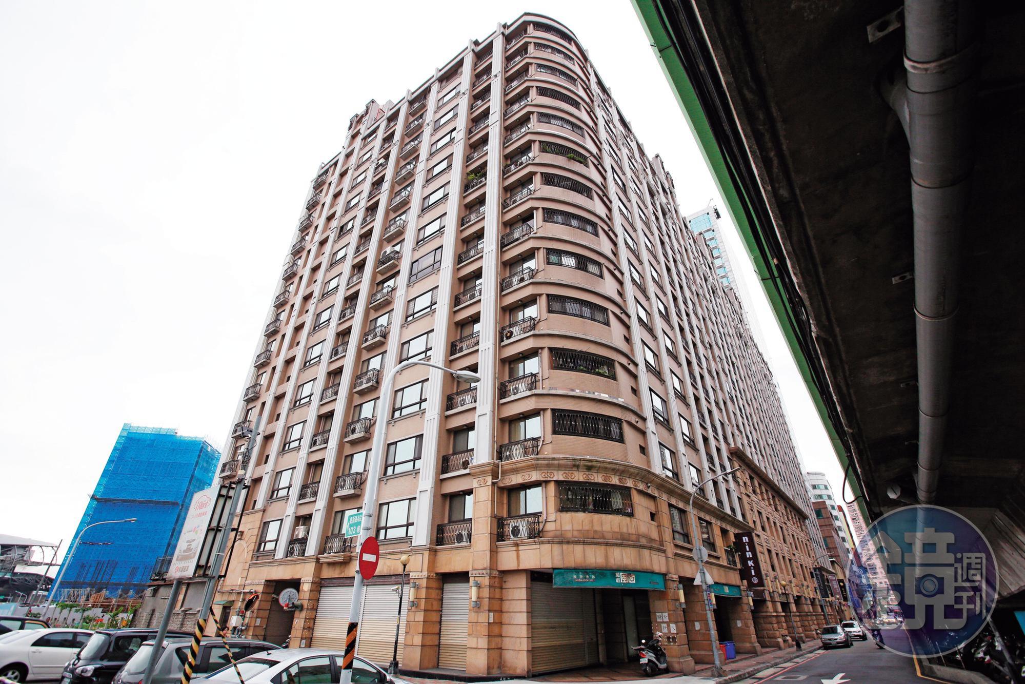 蔡城的遺體停放在新北市三重這處社區大樓1樓,長達7年。