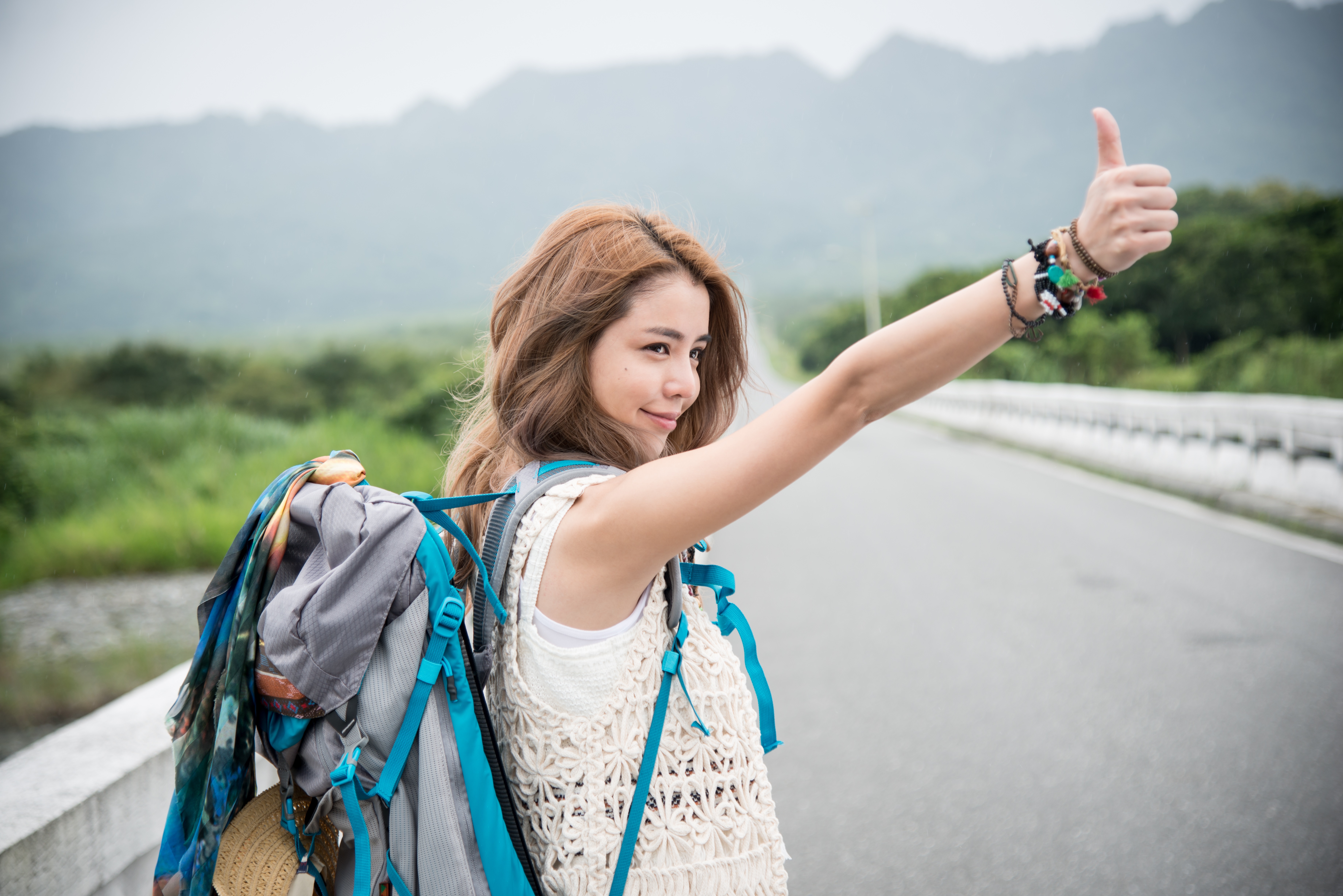 李毓芬在新片《絕世情歌》扮演一位流浪唱作人，很符合她今年的歌手路線。（滿滿額提供）