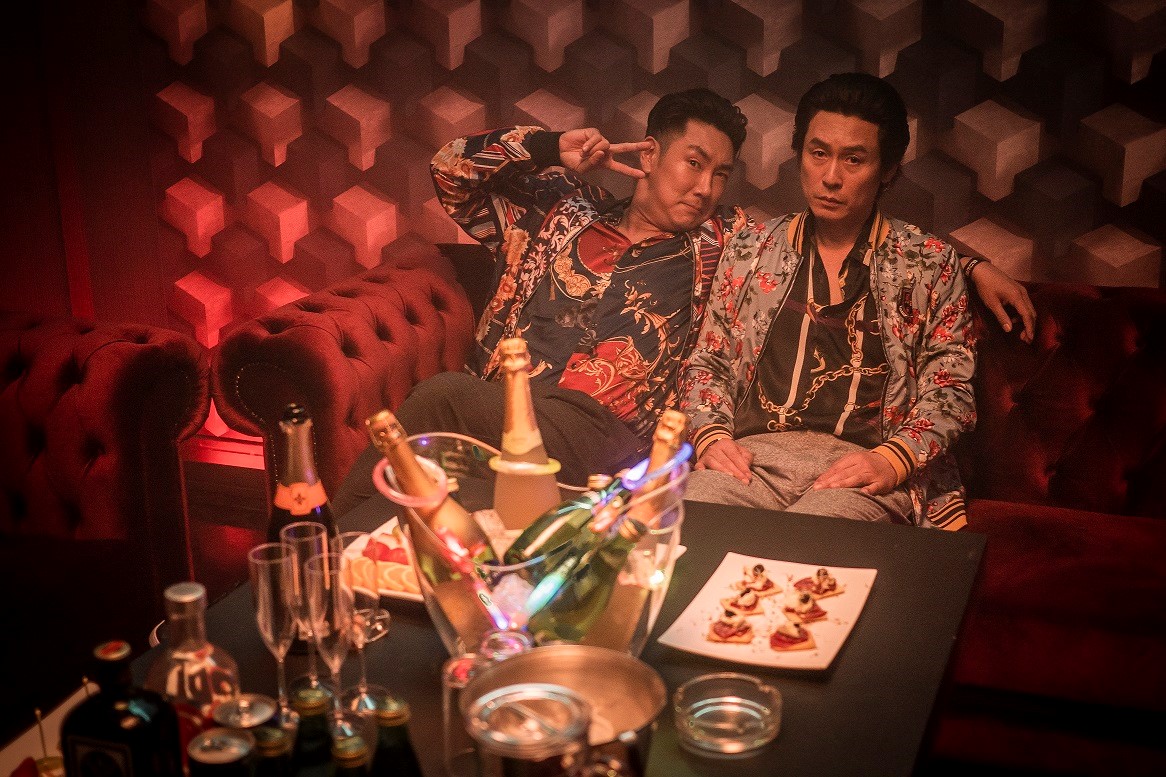 薛景求（右）與趙震雄在《男人不敗》首度合作，同台飆戲火花十足。（車庫娛樂提供）