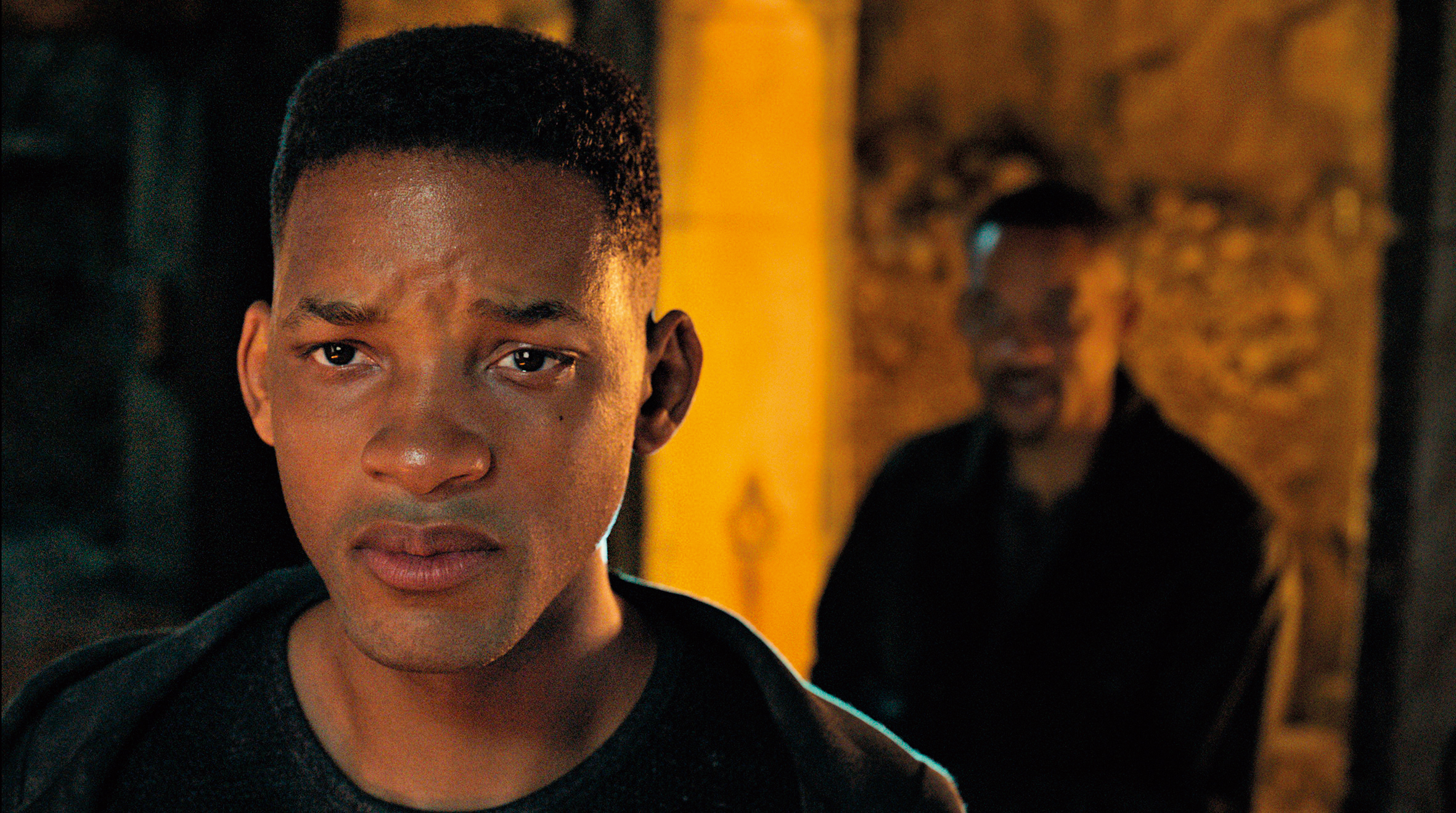 威爾史密斯與年輕自己的對戲真正體現「（數位）複製人」的神奇與微妙，李安用了高科技展現極致視覺，劇本卻走調。（UIP提供）