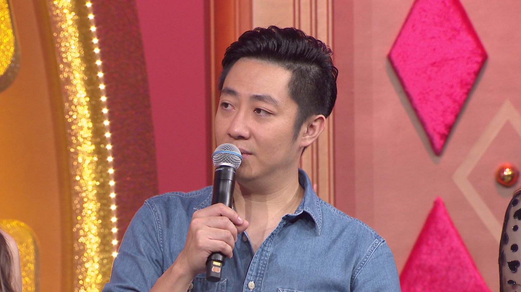 艾成暴瘦26公斤上《MUCH金點秀》，被主持人張秀卿問：「怎麼還不結婚？」（年代提供）