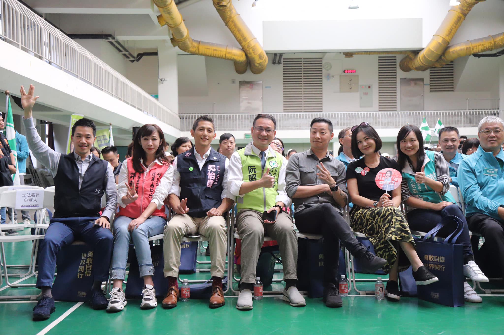 民進黨支持的無黨籍立委候選人林昶佐近期也頻頻與民進黨北市立委候選人聯合造勢。（翻攝民進黨台北市黨部臉書）