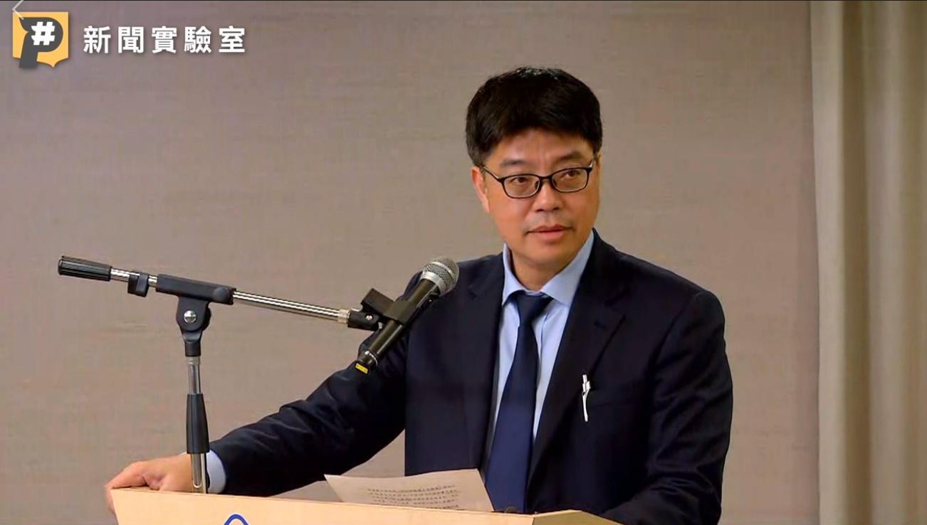 陸委會發言人邱垂正下午5點與內政部政務次長陳宗彥、法務部常務次長張斗輝共同舉行記者會。(翻攝自公視新聞網 PNN臉書影片)