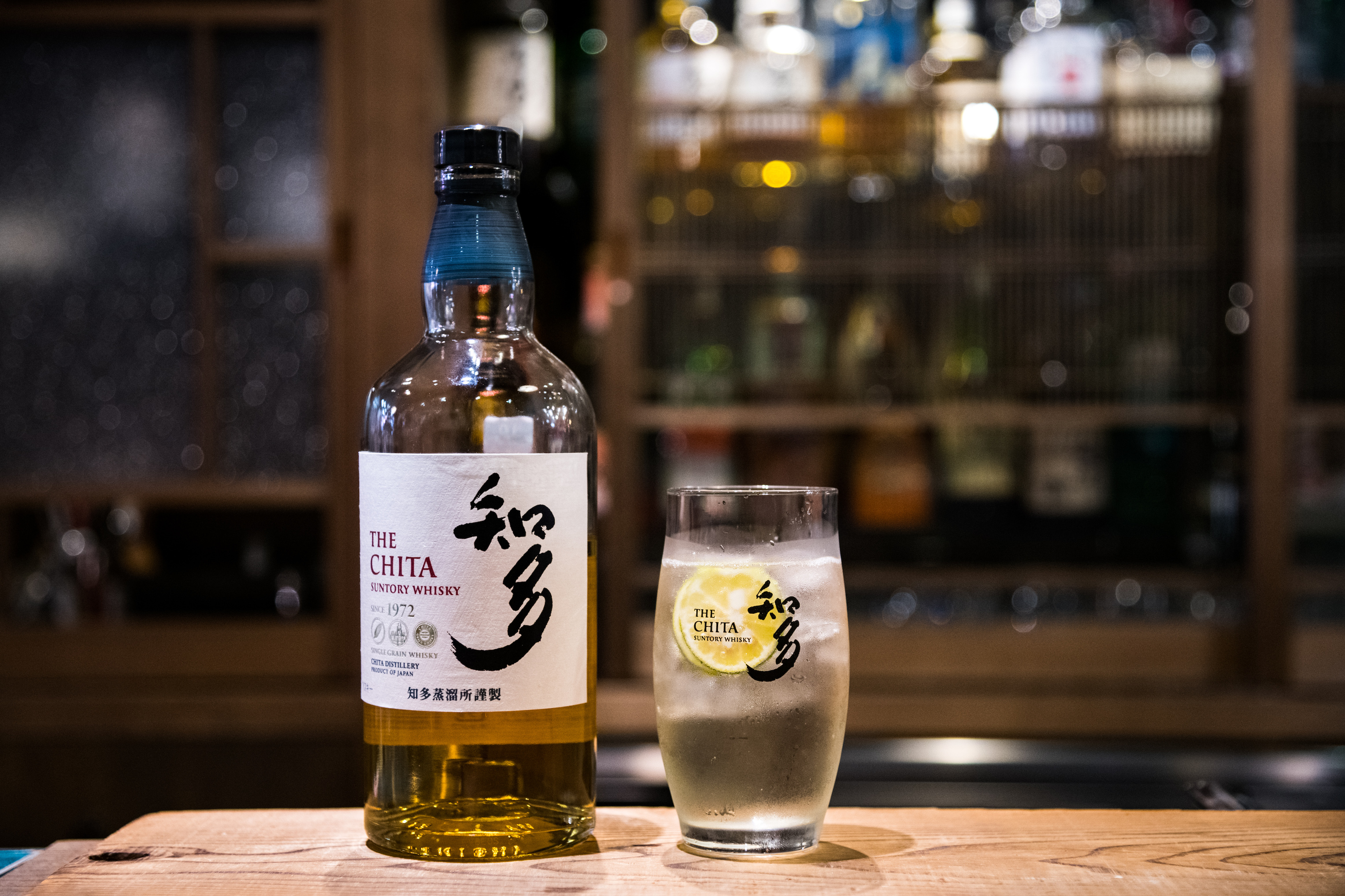 「知多」威士忌Higball因為本身香甜柔和，加入日本醋橘切片更能提味。
