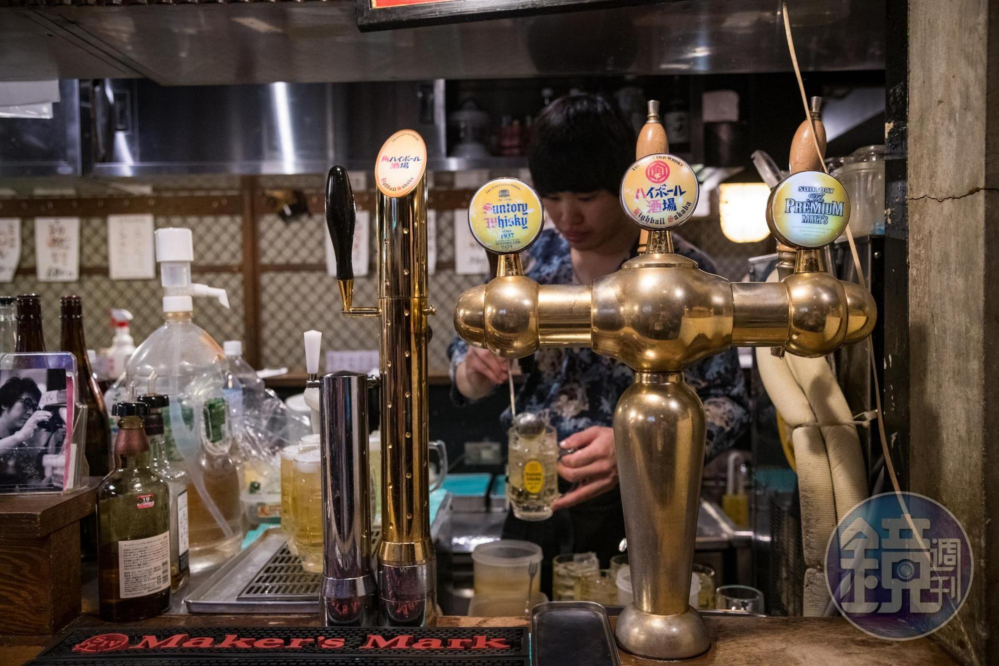 丸吟是第一家裝設三得利Highball汲飲機的推廣店家,已調整好完美比例的Highball可直接出酒。