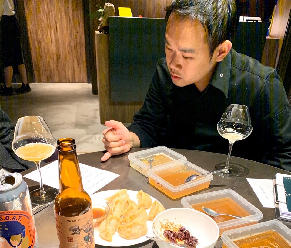 台中最受囑目的新法式餐廳L’Arôme，主廚 Raymond 首次挑戰啤酒搭餐。（黛西的深夜釀酒習題提供）