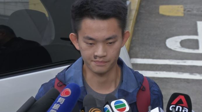 陳同佳今出獄，陸委會稍早發聲明抨擊港府拒絕台灣派員赴港押解陳嫌。（翻攝自網路直播畫面）