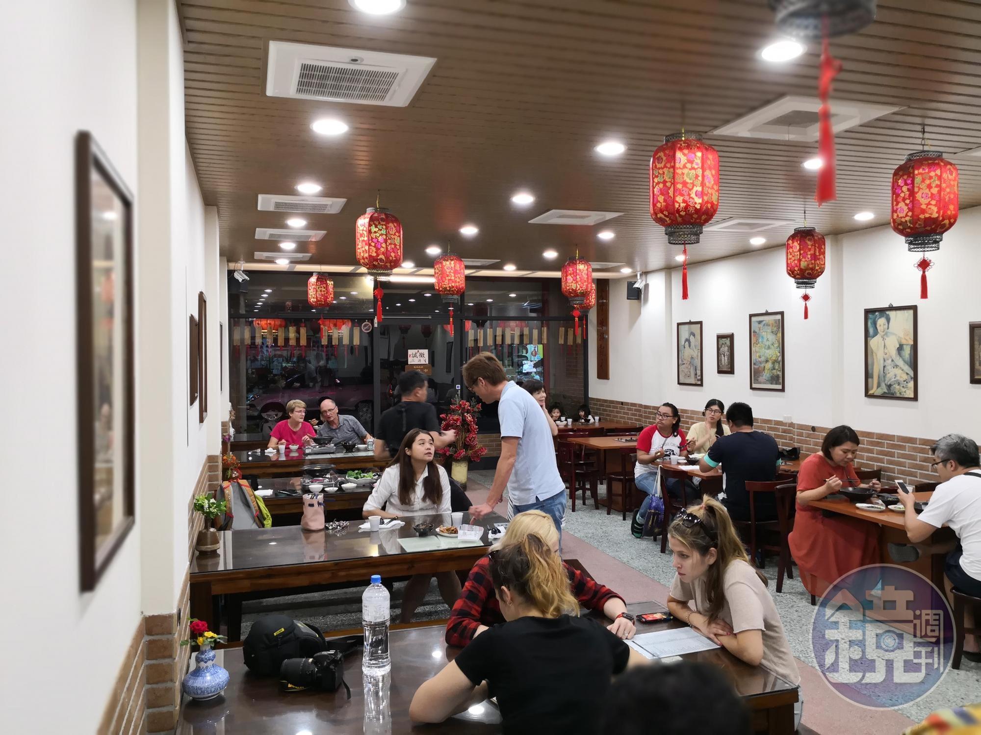 古色古香的裝潢，吸引不少外國人前來用餐。