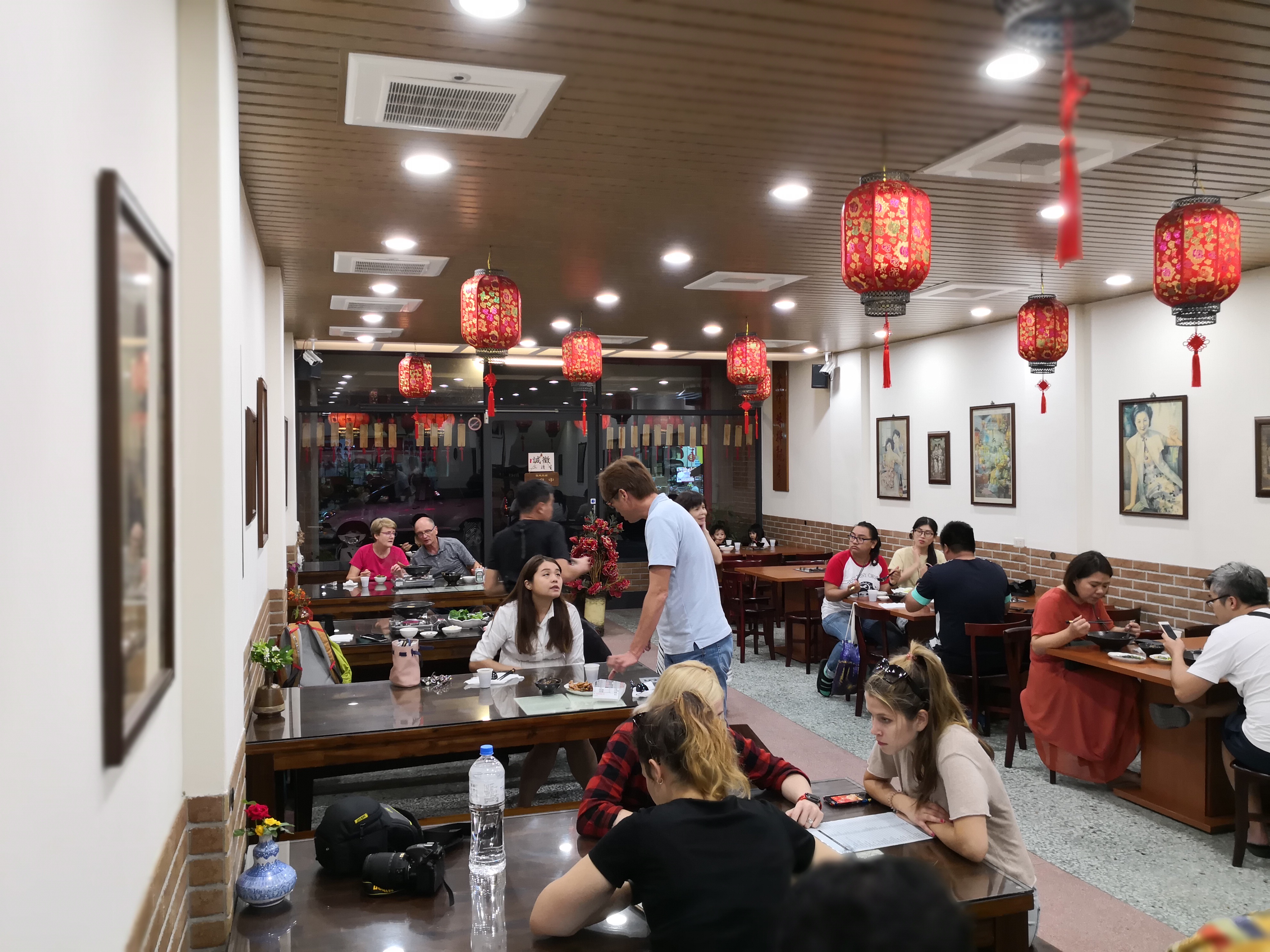 古色古香的裝潢，吸引不少外國人前來用餐。