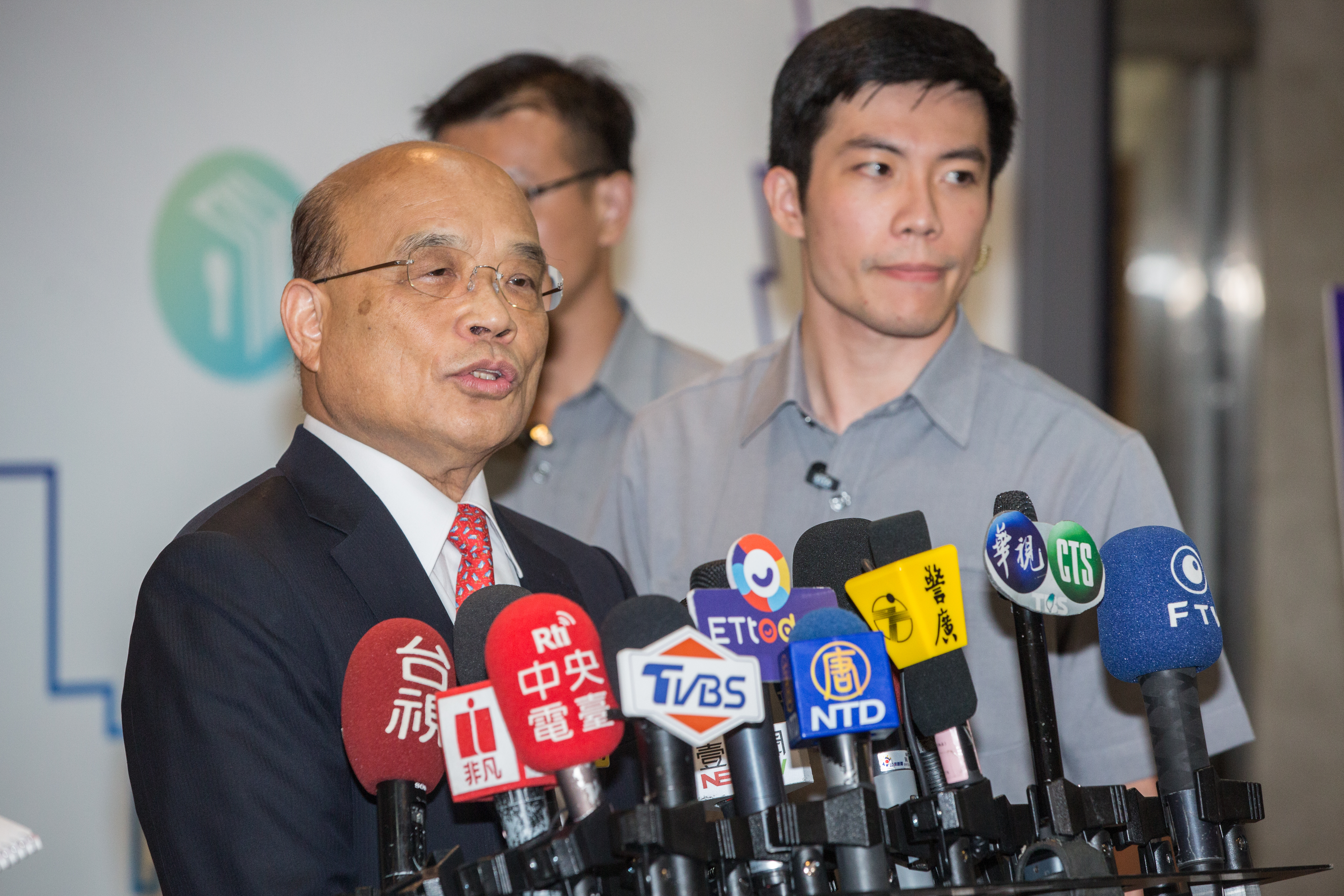 針對香港陳同佳案，行政院長蘇貞昌今日回應，既然香港不辦那就台灣辦，只要陳一入國門，一定把他抓起來。（本刊資料照）