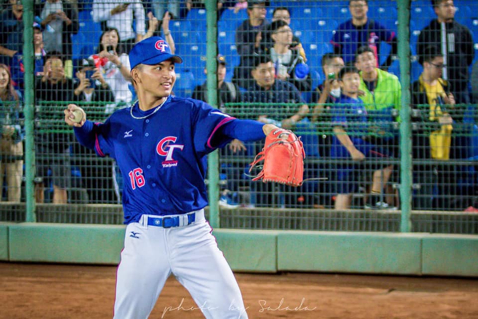 據傳劉致榮已與紅襪簽約，即將赴美挑戰棒球最高殿堂MLB。（翻攝自劉致榮臉書粉專）