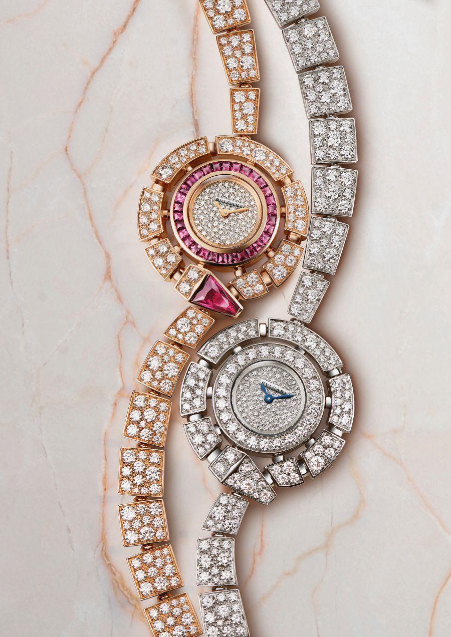 BVLGARI Serpenti Incantati系列錶款。售價約NT$2,553,000（玫瑰金款）；NT$2,902,000（白K金款）。