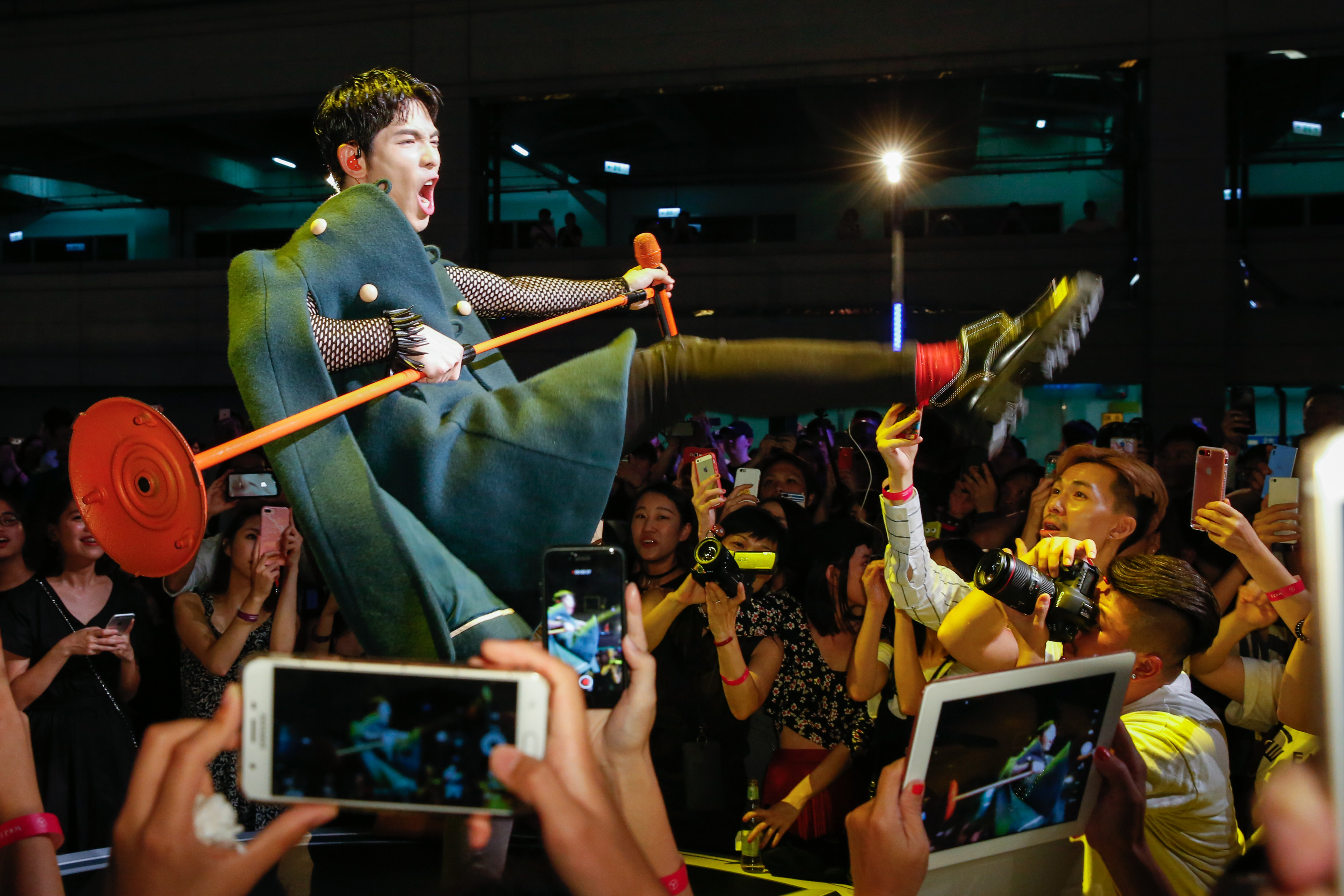 蕭敬騰商演、代言邀約不斷，居家好風水果然為事業加分。