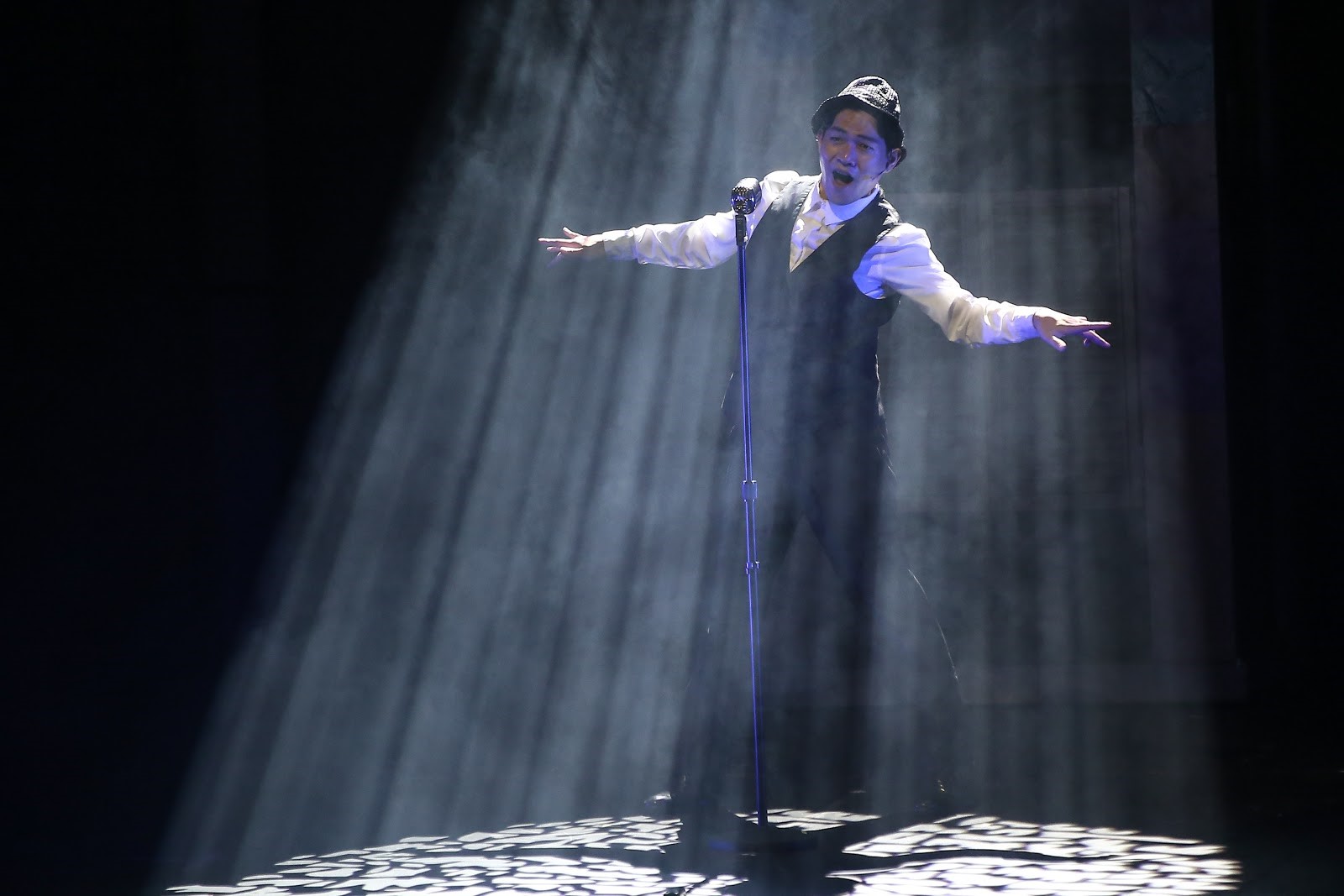 飾演多角人的文晙赫隨劇情快速切換逾20種造型，是《尋找金鐘旭》的最大特色。