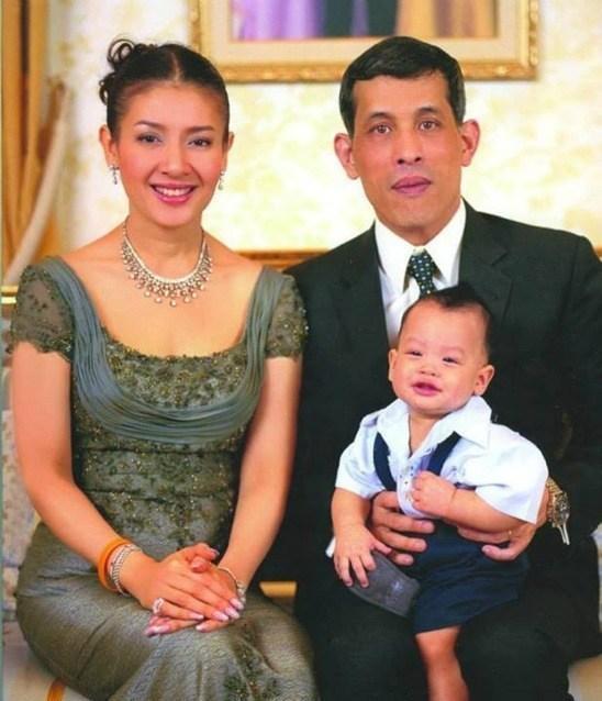 第三任妻子詩禮拉米與泰王的合照。(翻攝Royal Foibles)