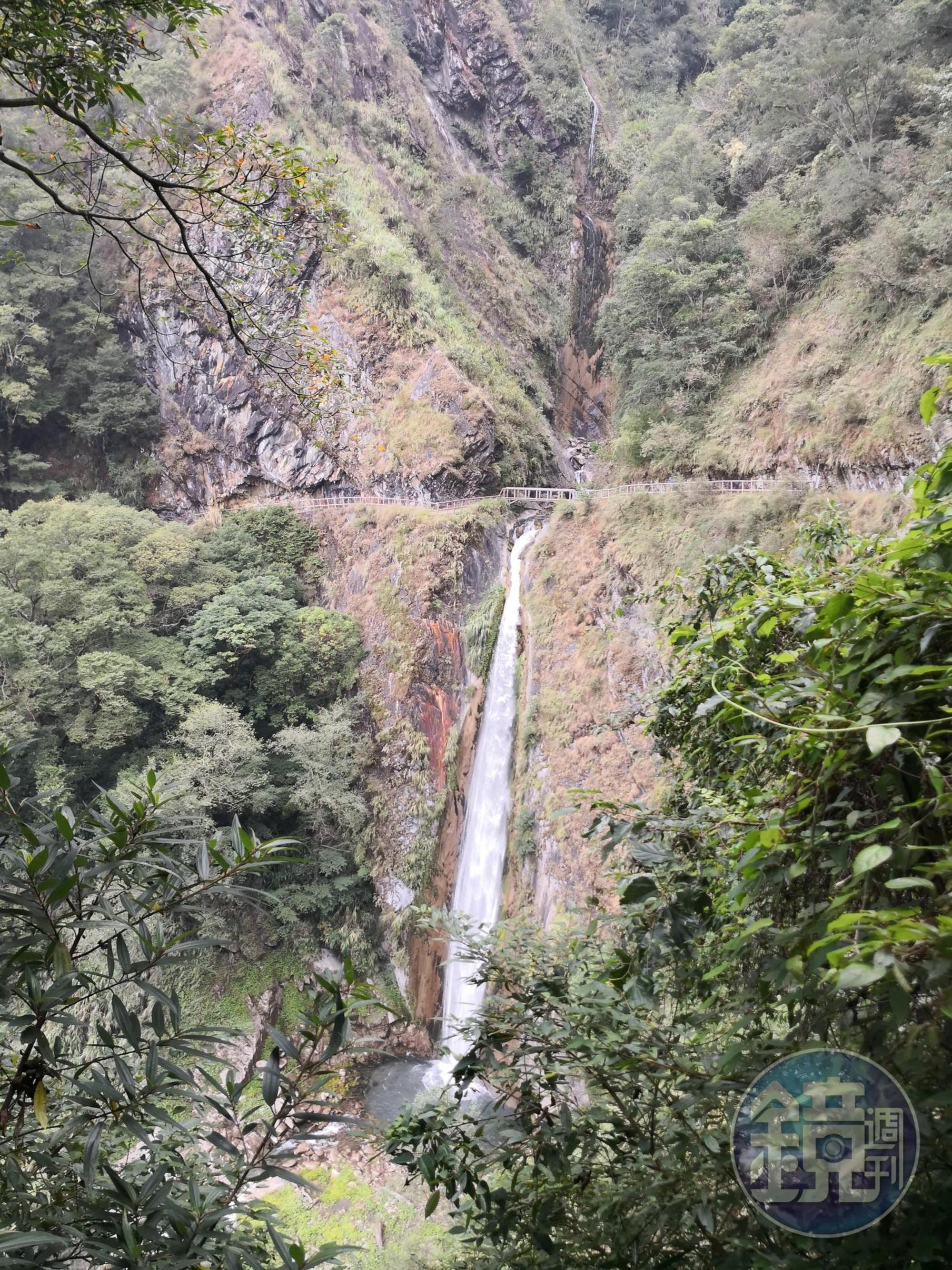 由雲龍吊橋處,可見雲龍瀑布下層。