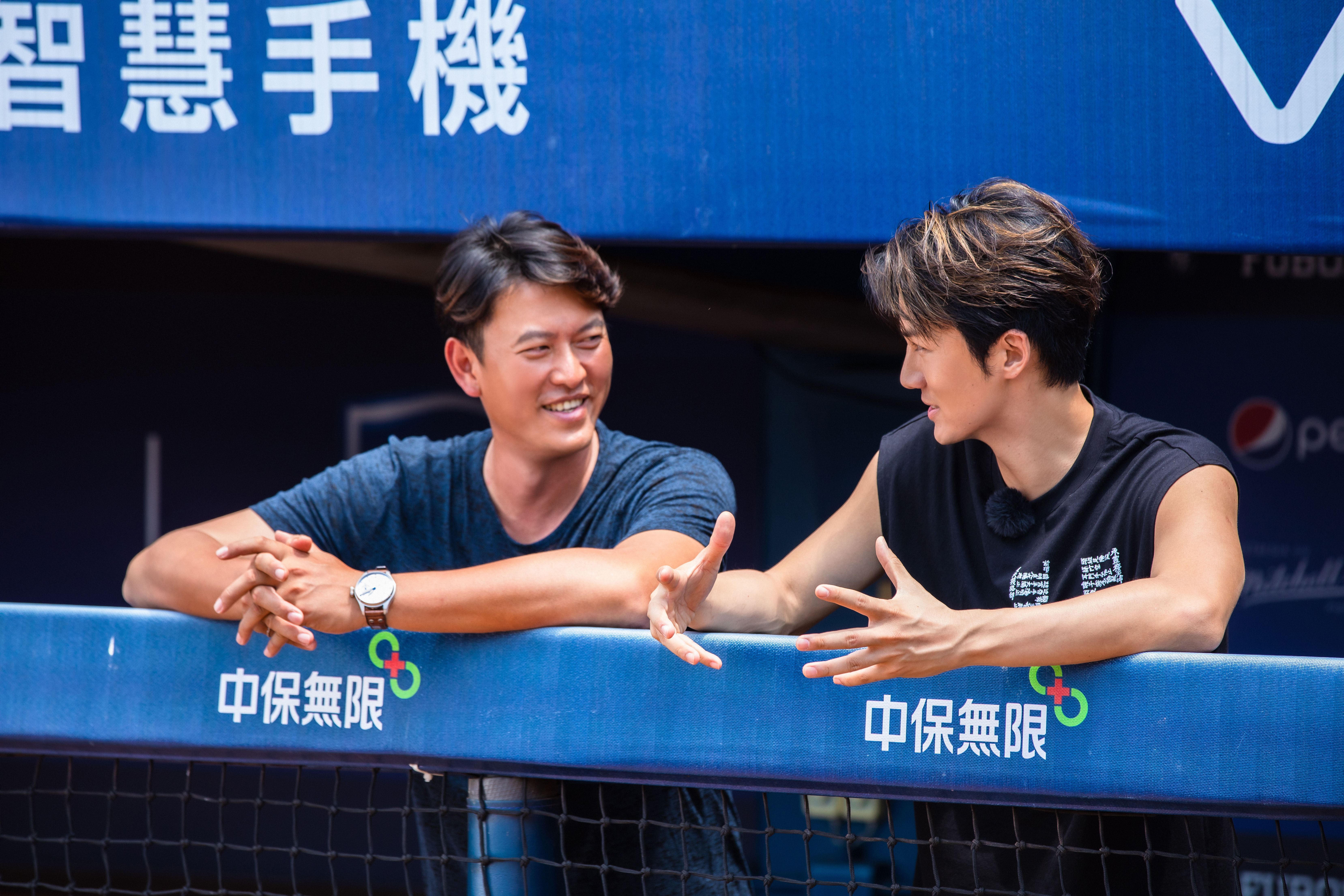王建民卸下心房暢談糾結心境，讓吳克群紅了眼眶。（何樂音樂提供）